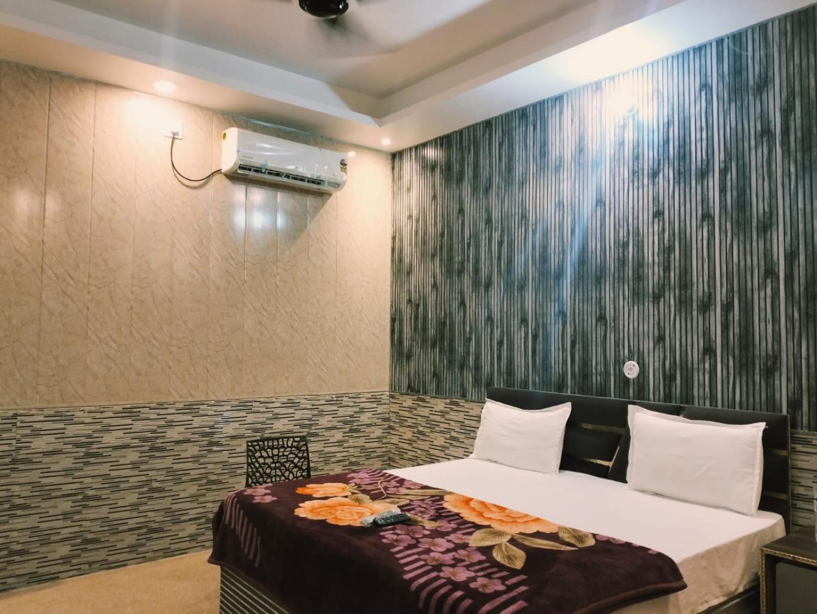Ramayan Family Rooms, Free Pickup From Dham Railway Station Bed & Breakfast Ayodhya
