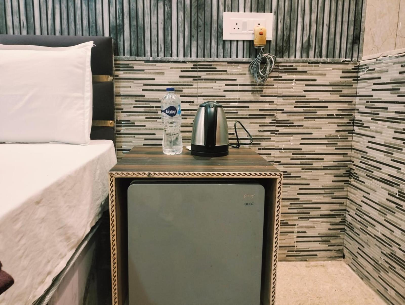Ramayan Family Rooms, Free Pickup From Dham Railway Station Bed & Breakfast