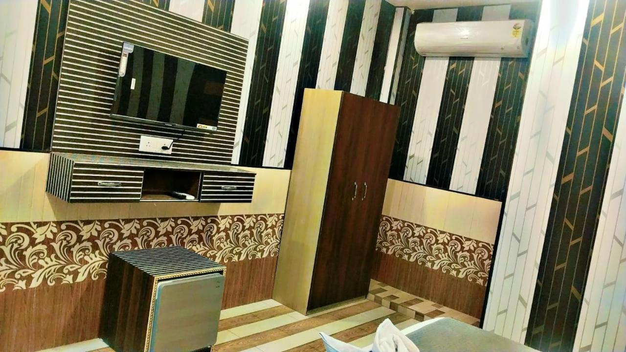 Ramayan Premium Family With Free Pickup From Dham Railway Station 2* Ayodhya