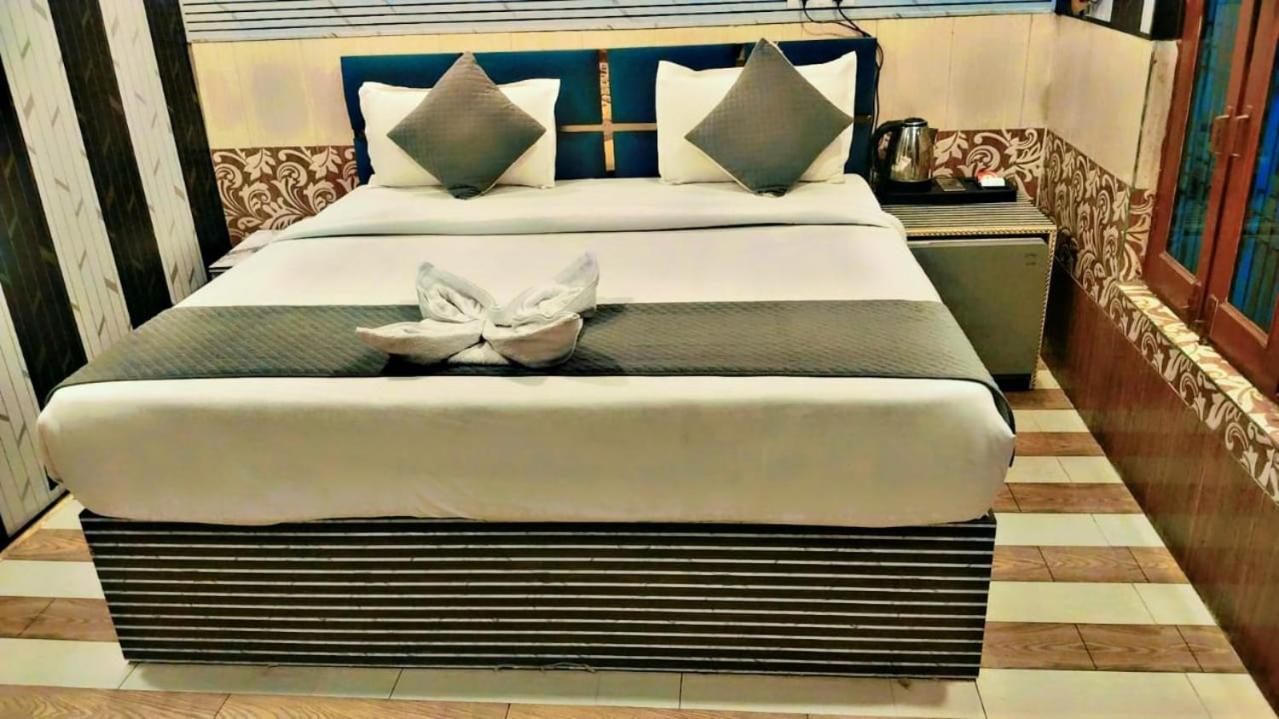 Ramayan Premium Family With Free Pickup From Dham Railway Station 2*
