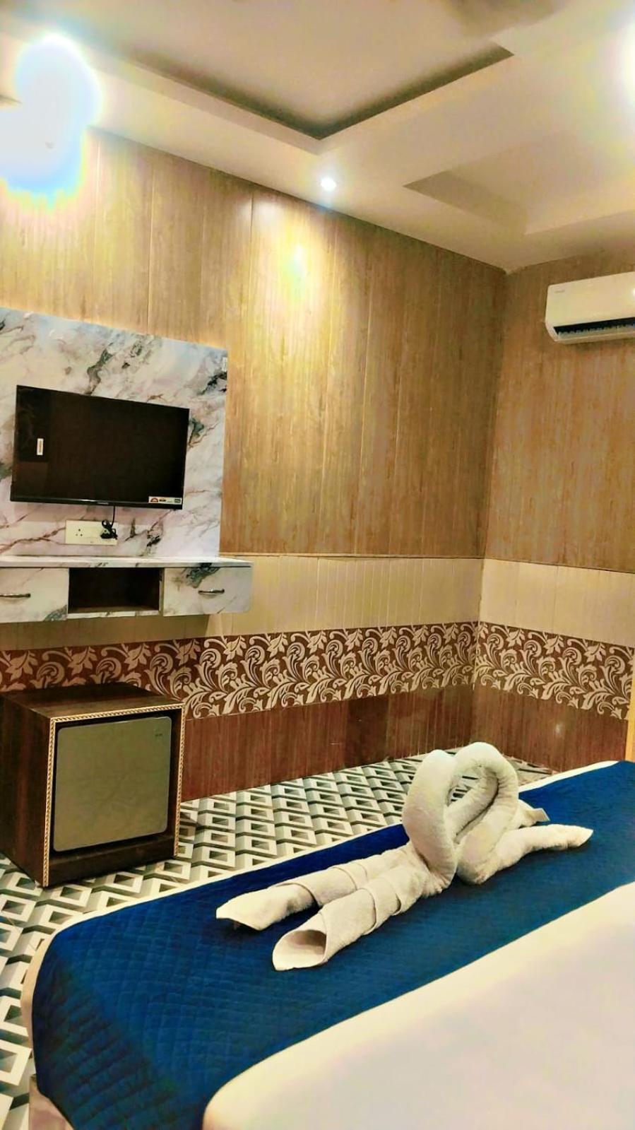 Ramayan Premium Family With Free Pickup From Dham Railway Station Hotel