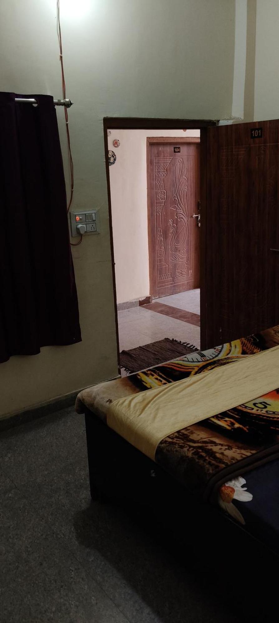 Sanat Kumar Yatri Niwas Guest house *
