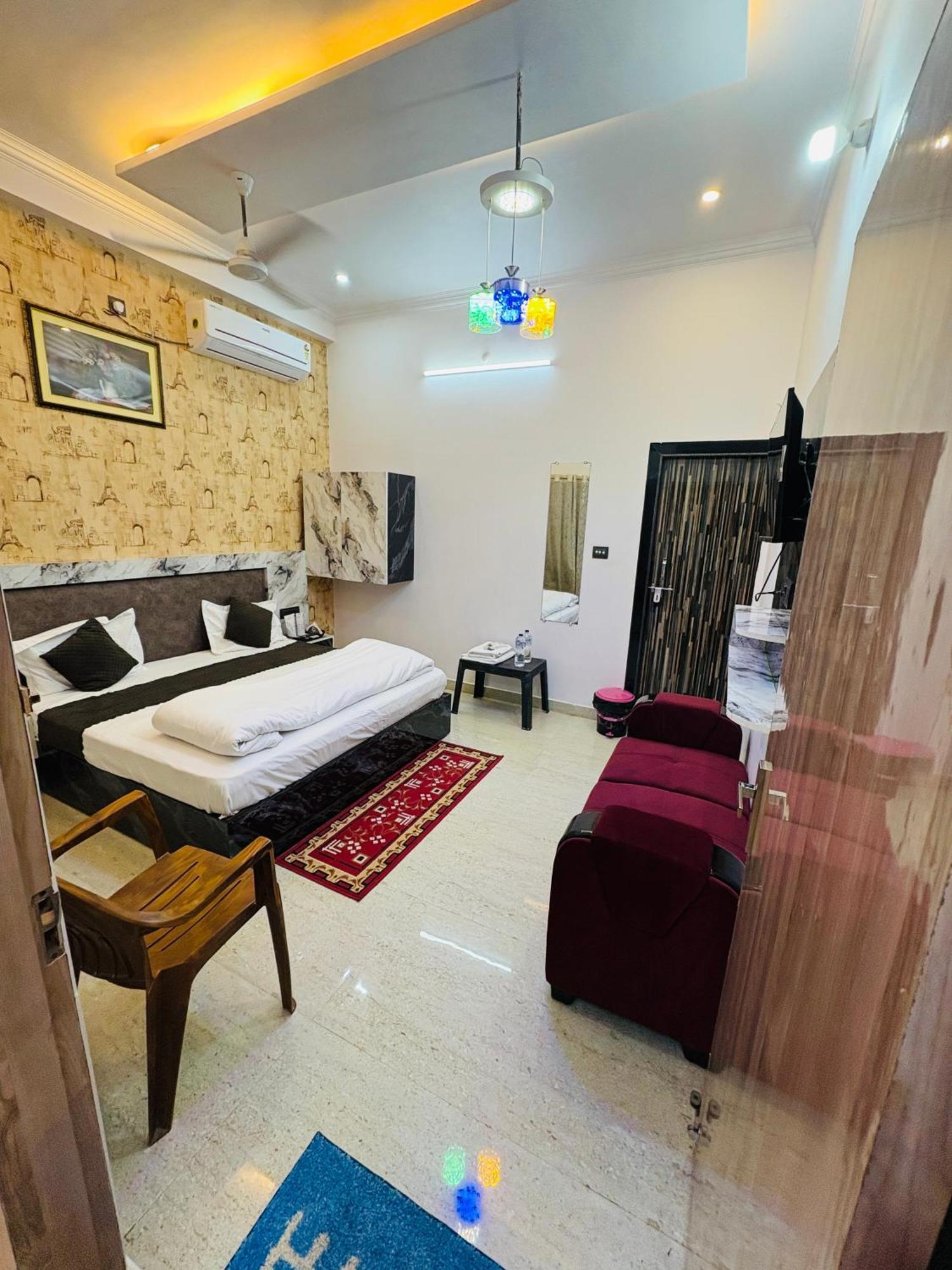 Homestay Shri Radhe Radhe In-front Of Ram Janam Bhumi Main Gate Fully Ac Ayodhya