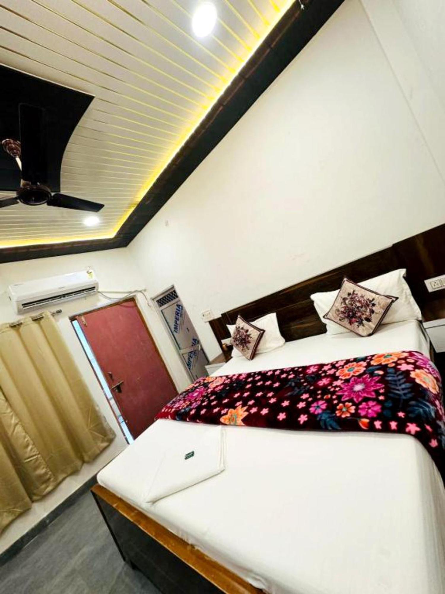 Hotel The Nirmala Palace - - Near-ram-janmabhoomi-and-ayodhya-ram-mandir-with-parking-and-restaurant-facilities - Best In