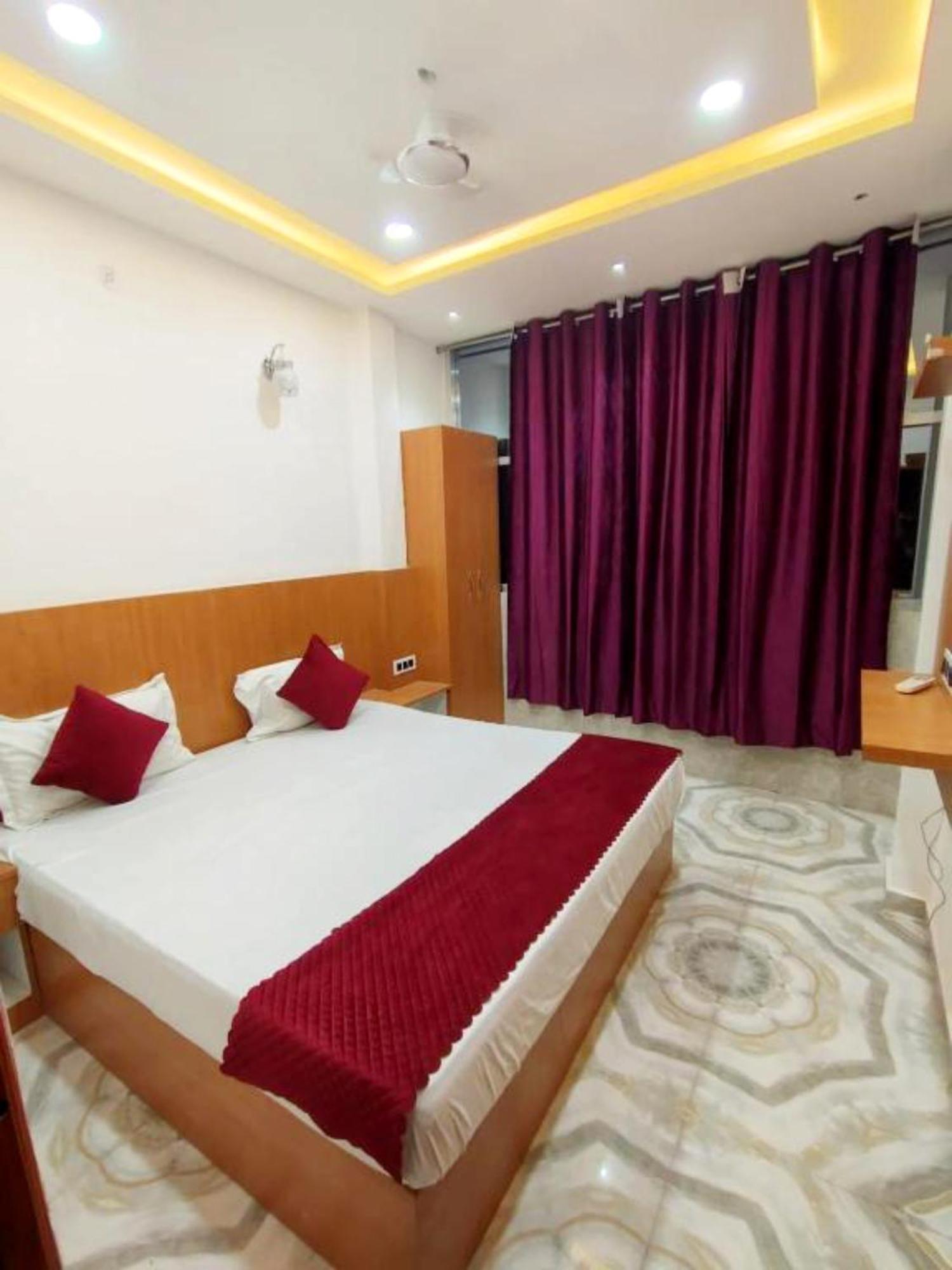 Hotel The Nirmala Palace - - Near-ram-janmabhoomi-and-ayodhya-ram-mandir-with-parking-and-restaurant-facilities - Best In 3*