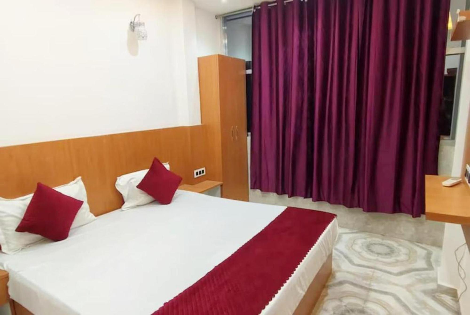 Hotel The Nirmala Palace - - Near-ram-janmabhoomi-and-ayodhya-ram-mandir-with-parking-and-restaurant-facilities - Best In Ayodhya