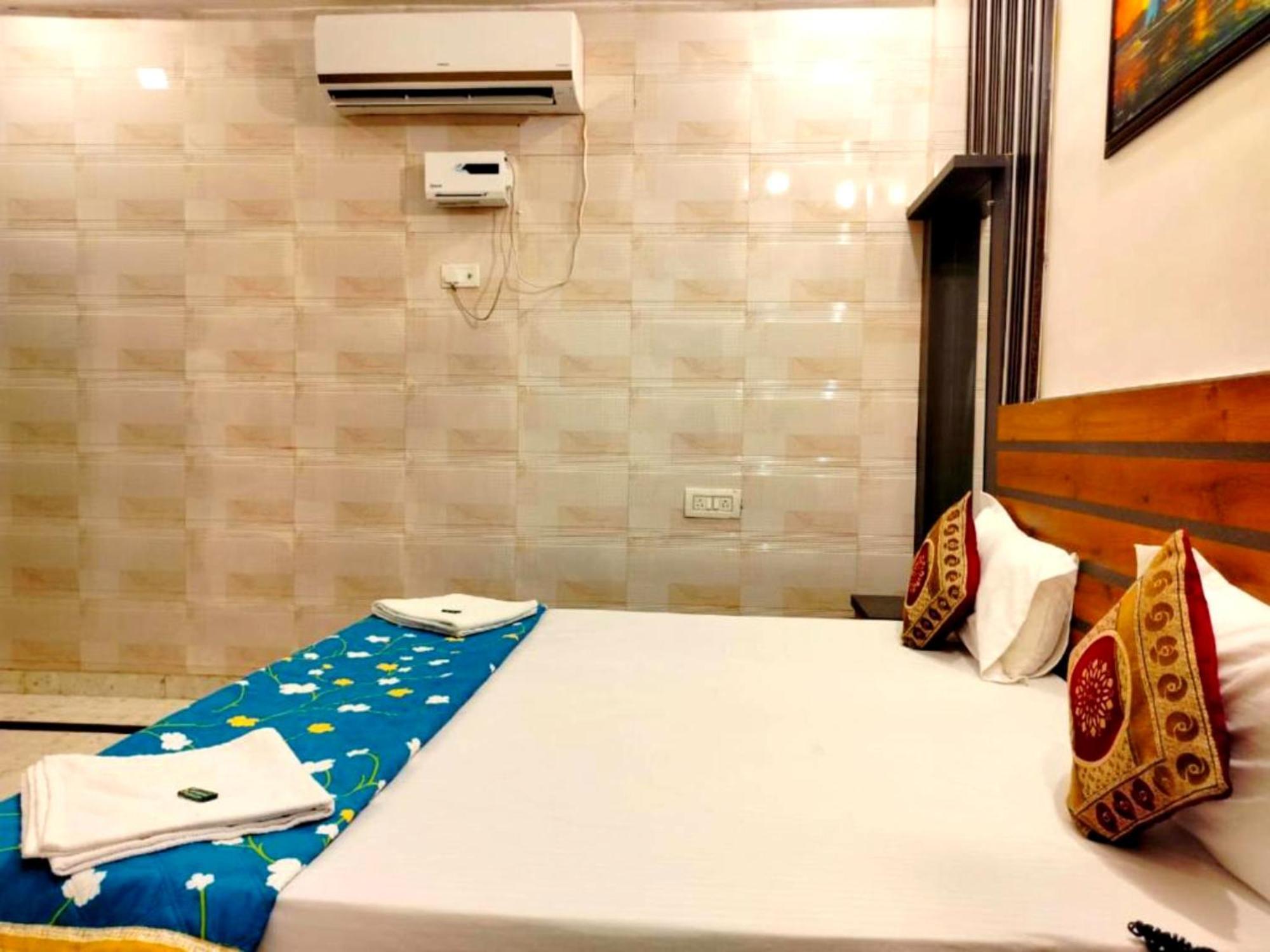 The Nirmala Palace - - Near-ram-janmabhoomi-and-ayodhya-ram-mandir-with-parking-and-restaurant-facilities - Best In Hotel