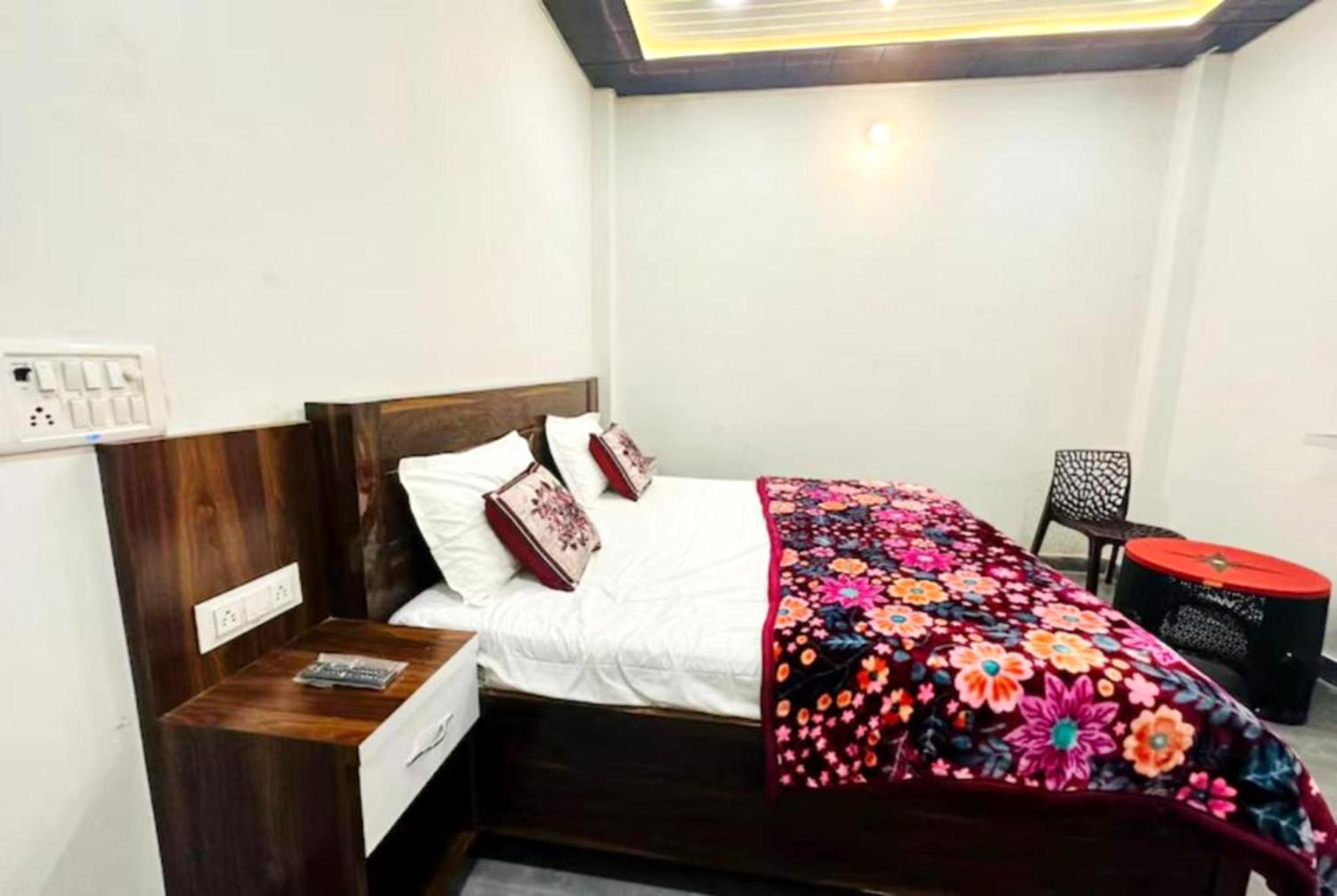 The Nirmala Palace - - Near-ram-janmabhoomi-and-ayodhya-ram-mandir-with-parking-and-restaurant-facilities - Best In Hotel 3*