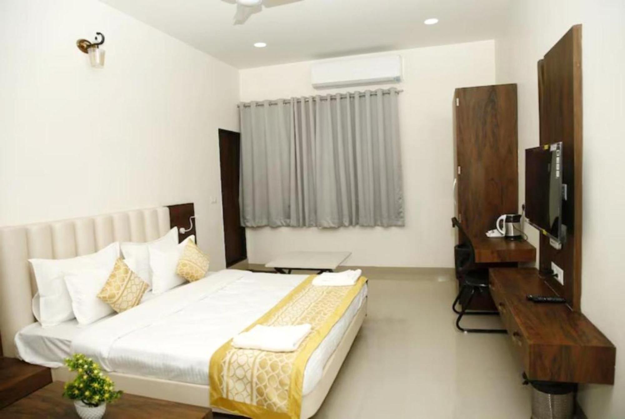The Nirmala Palace - - Near-ram-janmabhoomi-and-ayodhya-ram-mandir-with-parking-and-restaurant-facilities - Best In 3*
