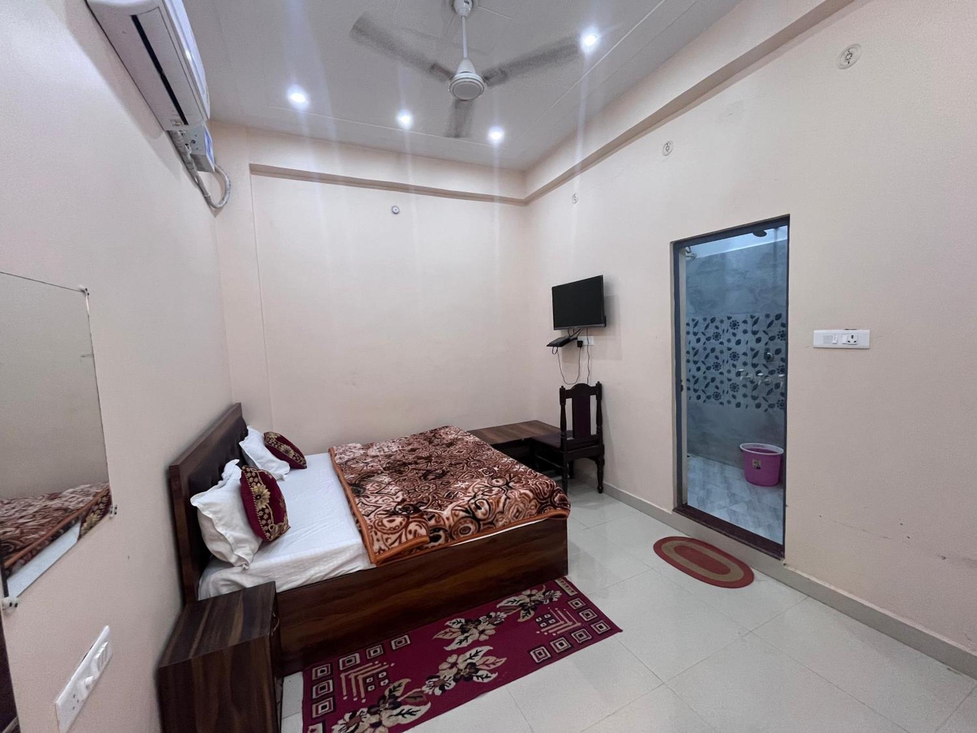 Hotel R K & Palace Near Ram Lalla Temple - 800 Meter Ayodhya
