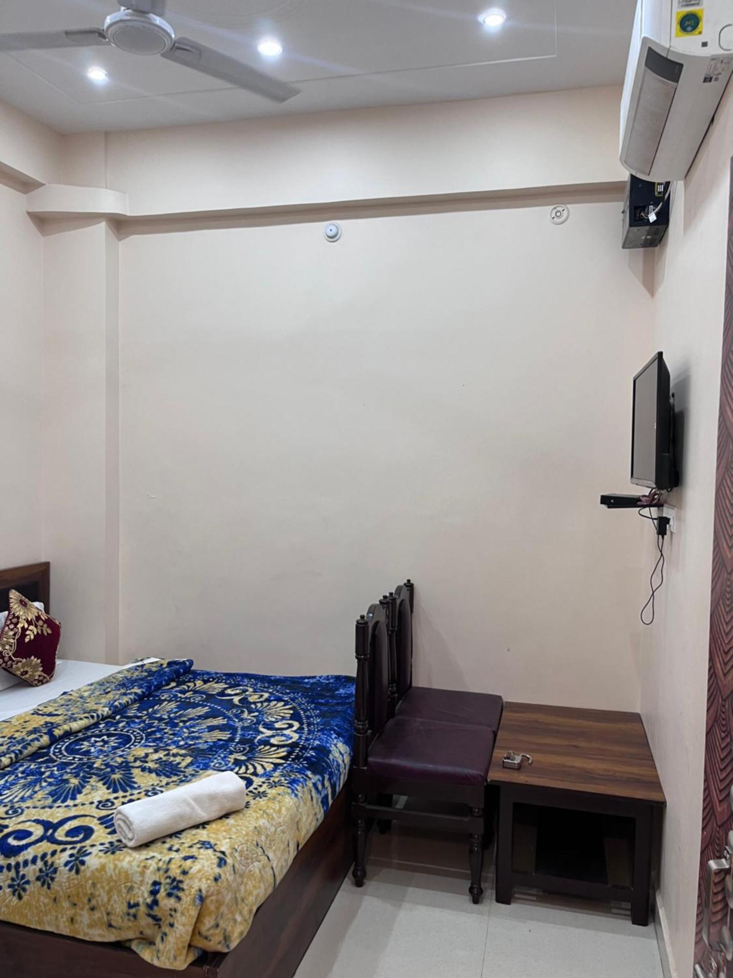 Hotel R K & Palace Near Ram Lalla Temple - 800 Meter 3*