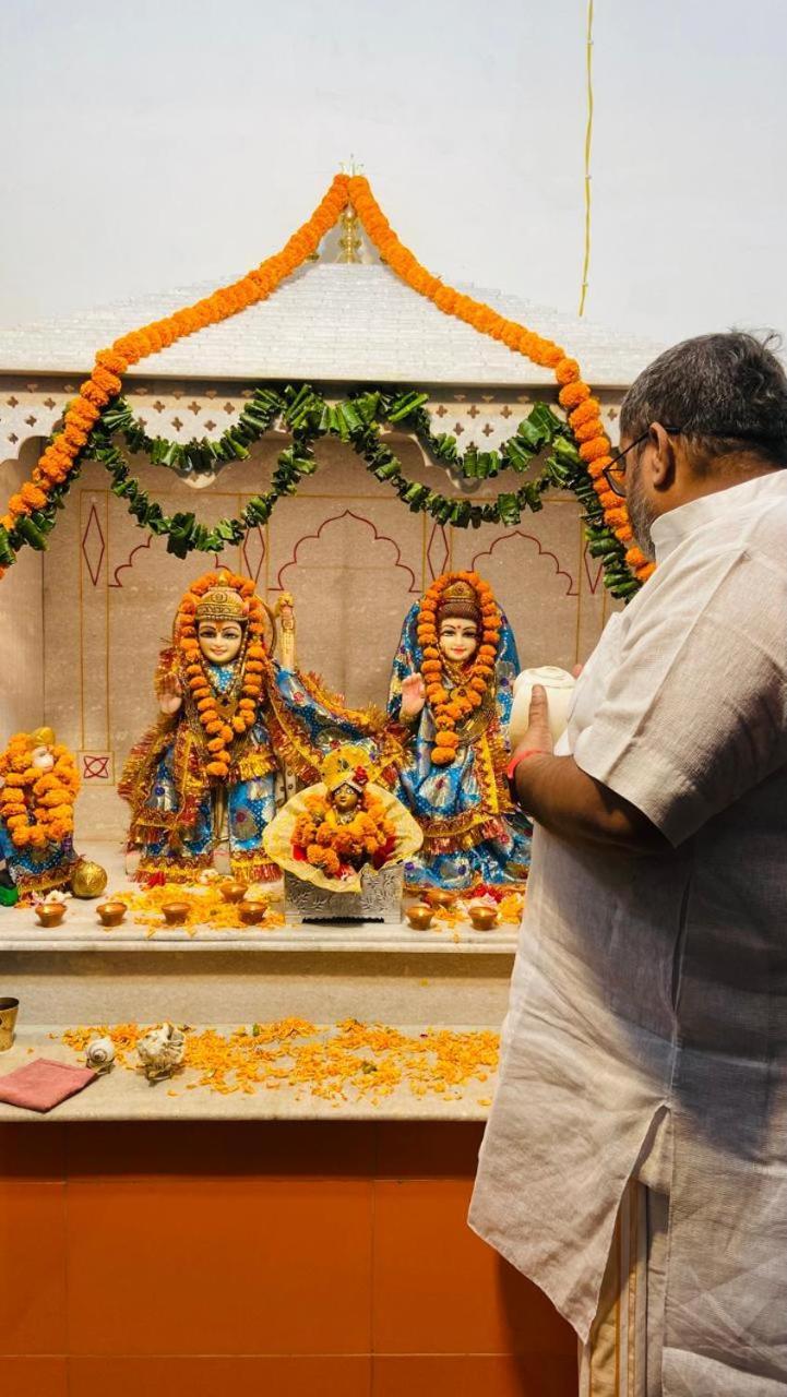 Mandir Saket Bhawan 2*