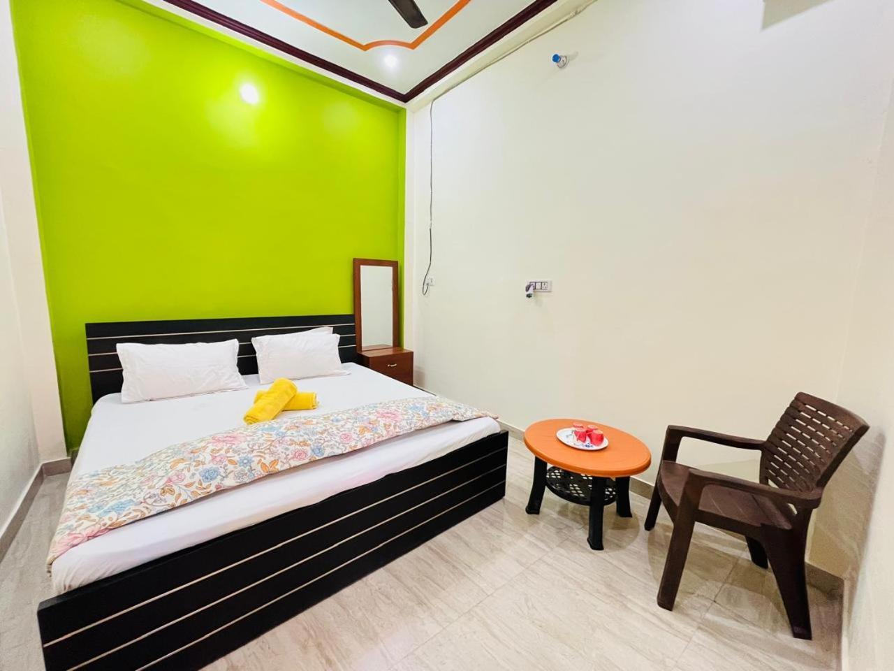 Holiday home Om Home Stay Ac Rooms *