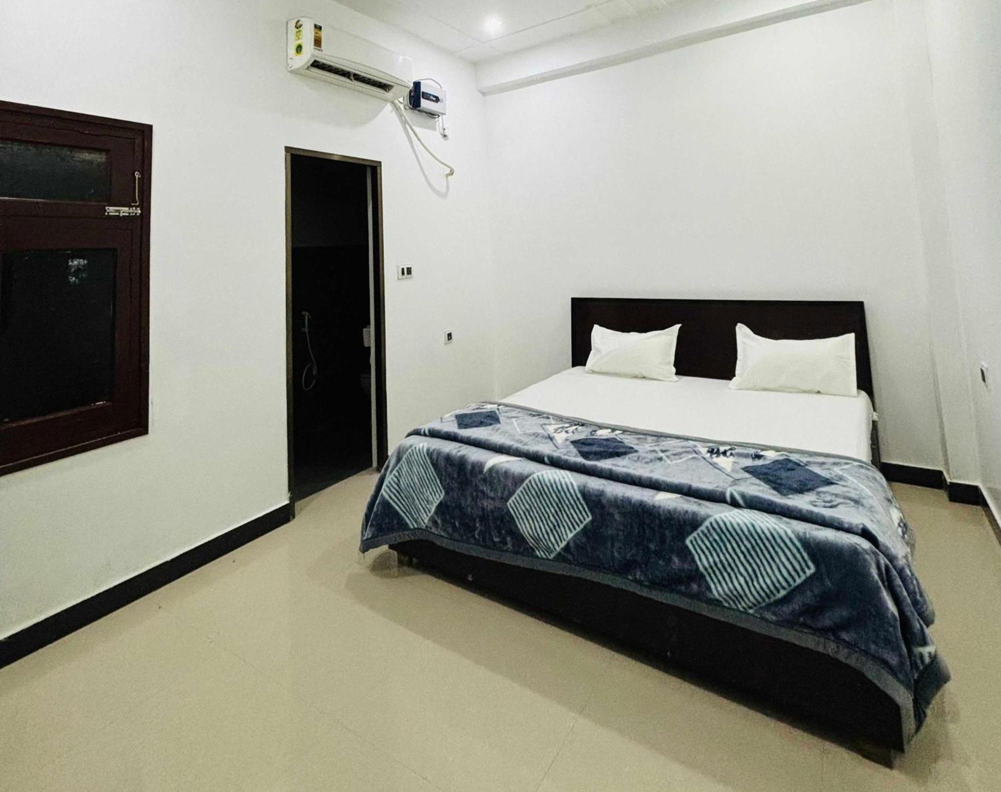 Fabhotel Om Palace *