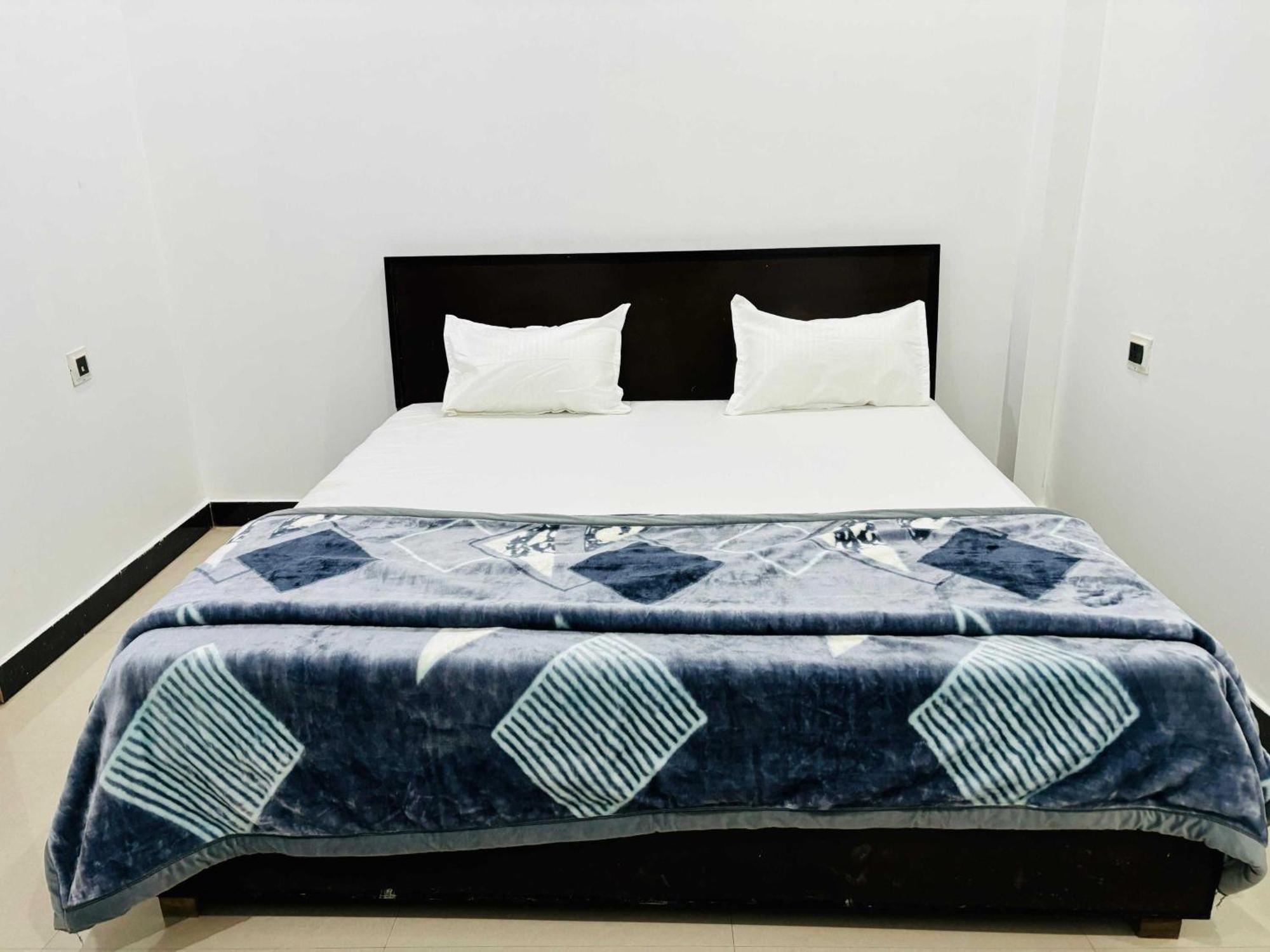 Fabhotel Om Palace Apartment *
