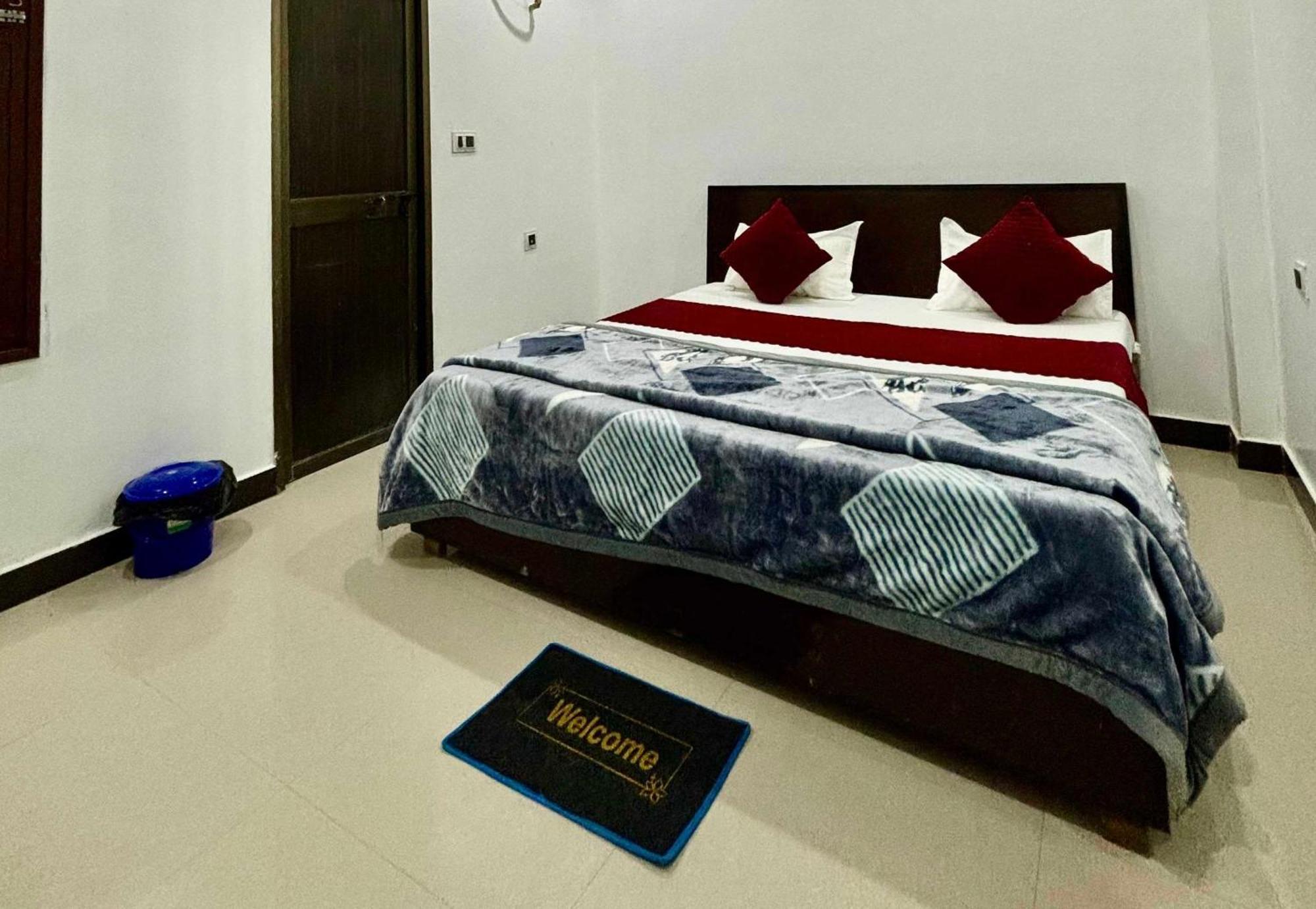 Fabhotel Om Palace *