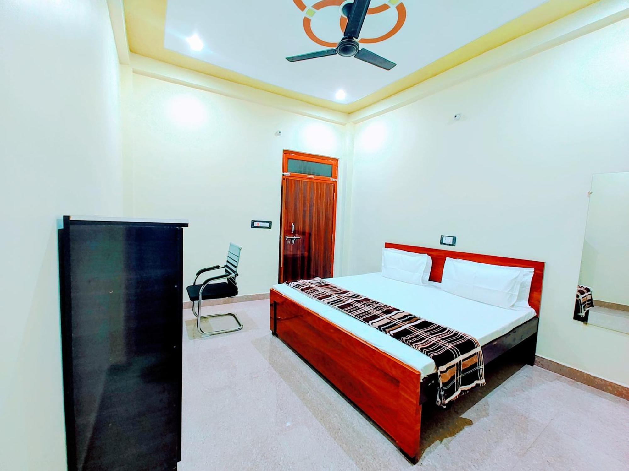 Raghukul Hotel 3*