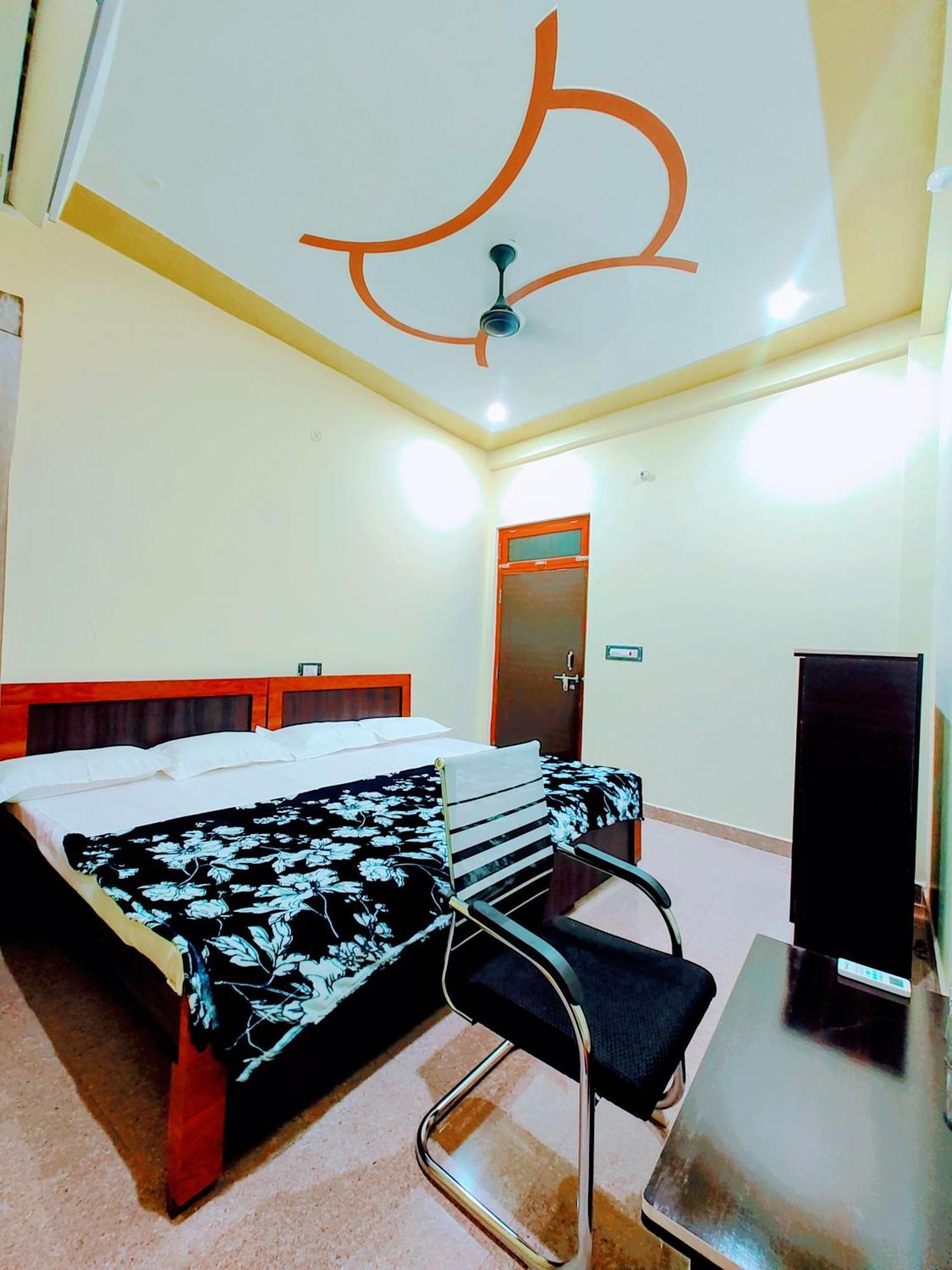 Raghukul Hotel 3*