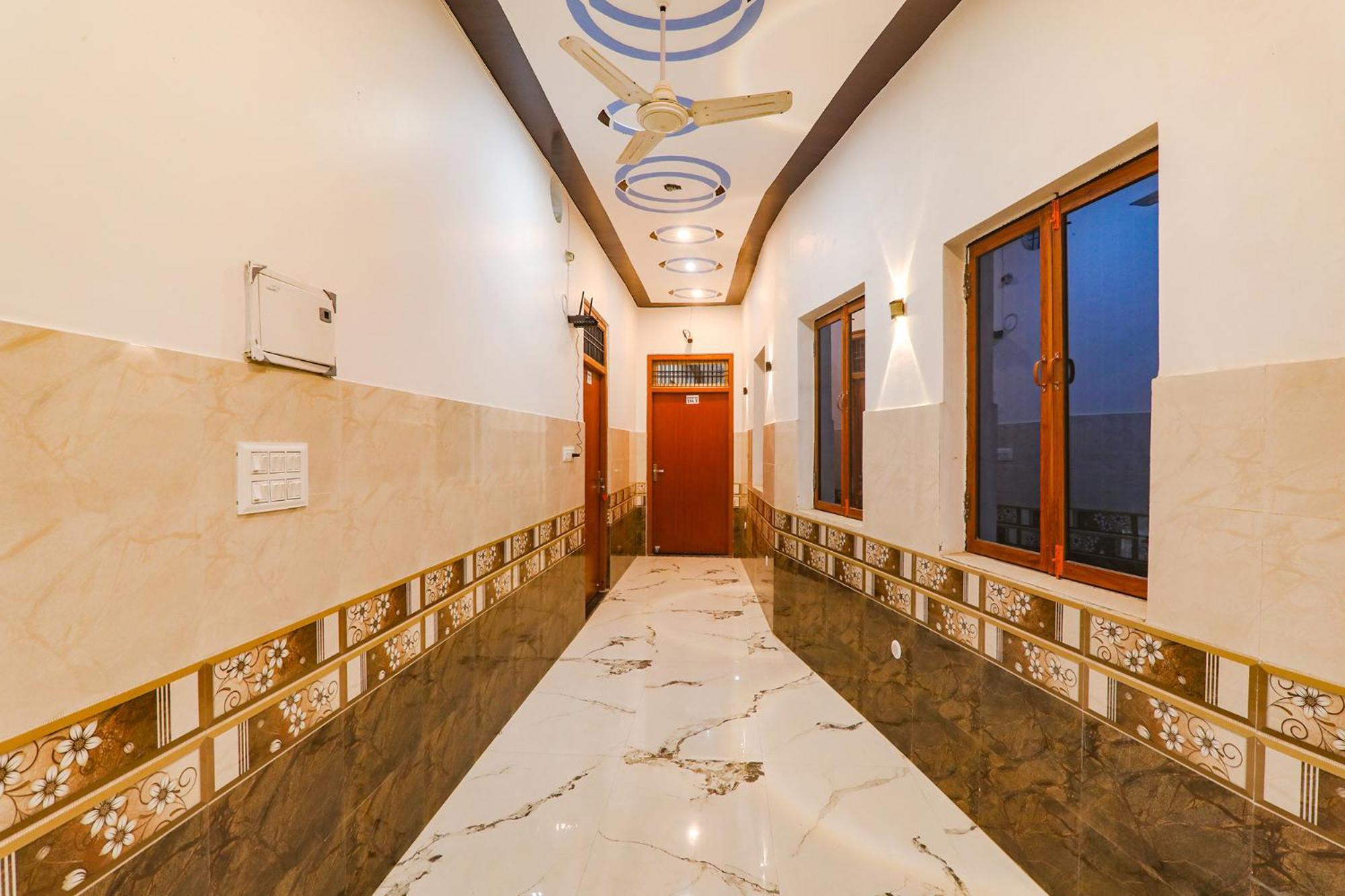 Hotel Fabexpress Shree Siya Raman - 500m From Shri Ram Janam Bhumi Ayodhya