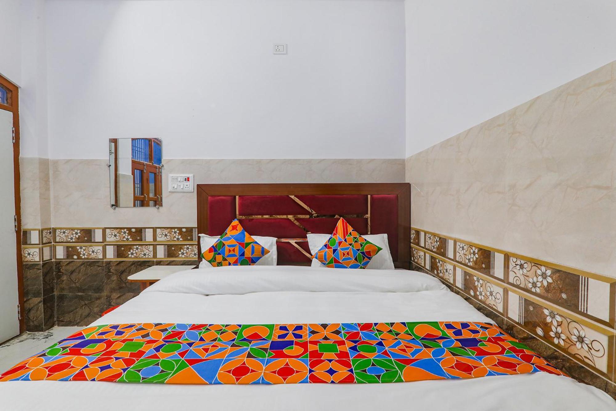 Hotel Fabexpress Shree Siya Raman - 500m From Shri Ram Janam Bhumi Ayodhya