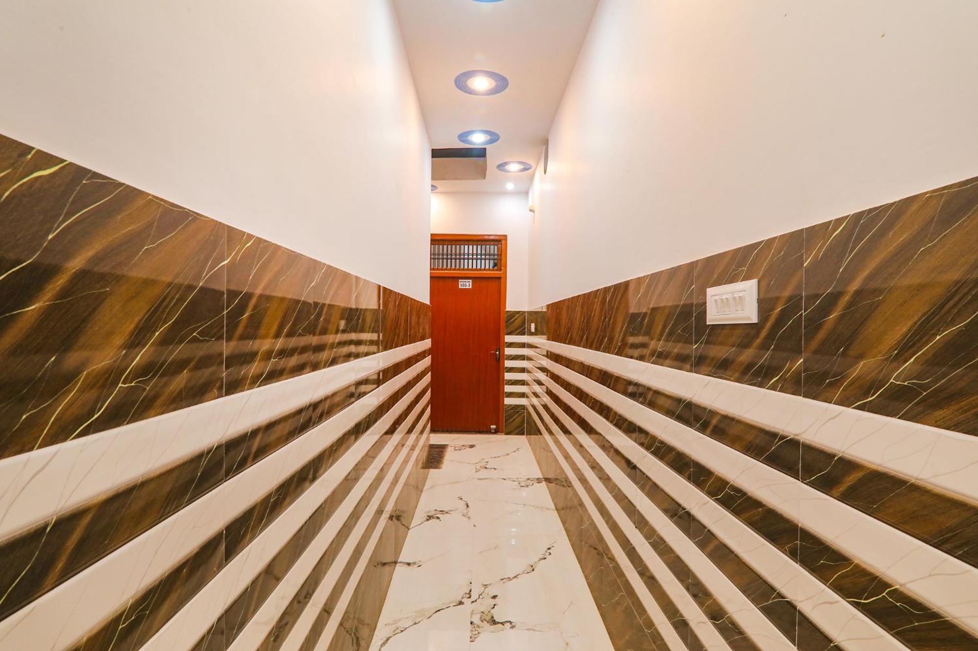 Hotel Fabexpress Shree Siya Raman - 500m From Shri Ram Janam Bhumi Ayodhya
