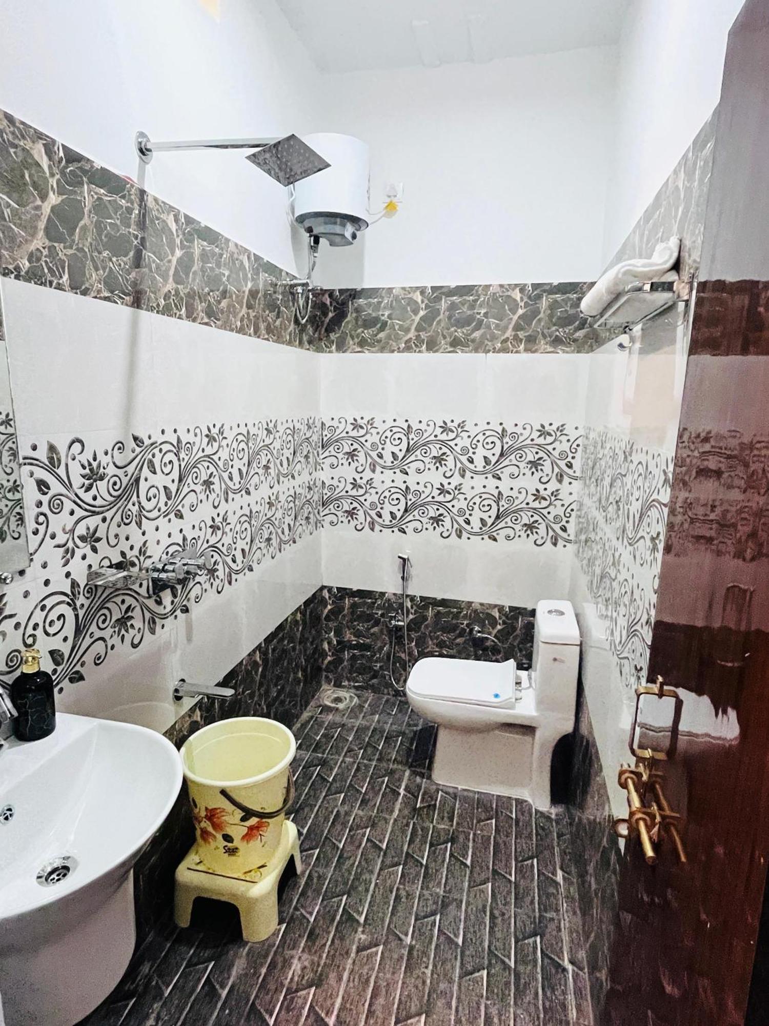 Ravindra Geeta Guest house