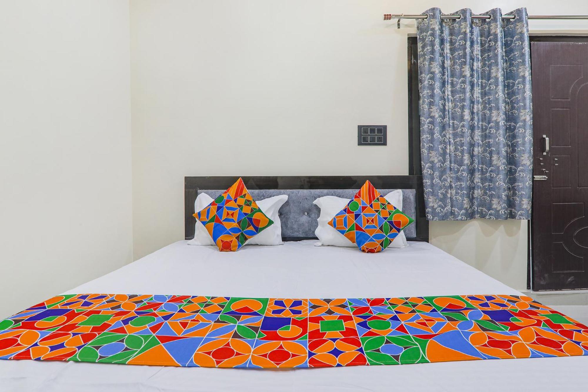 Hotel Fabexpress Awadh - 400m From Shri Ram Janam Bhumi