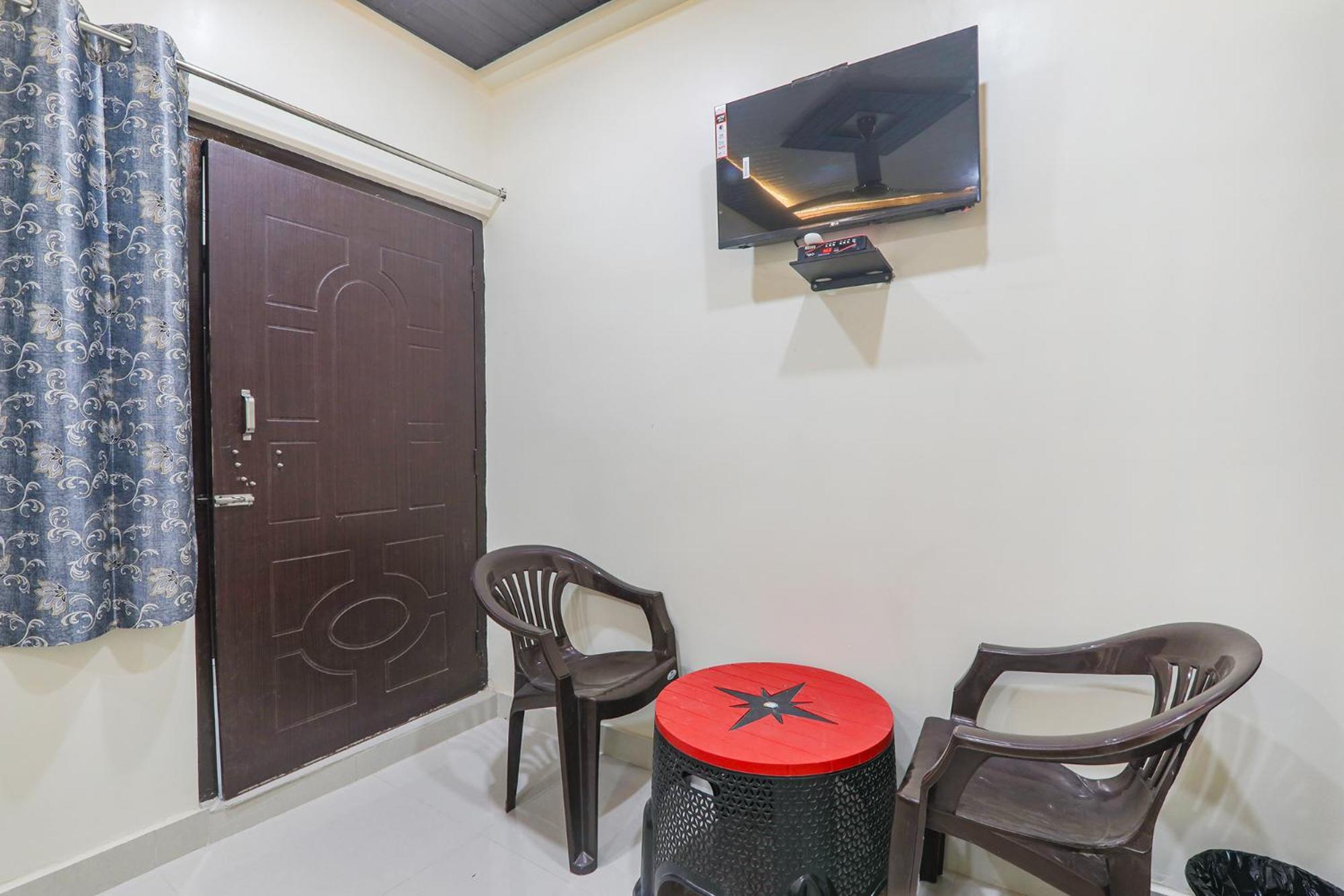 Fabexpress Awadh - 400m From Shri Ram Janam Bhumi Hotel
