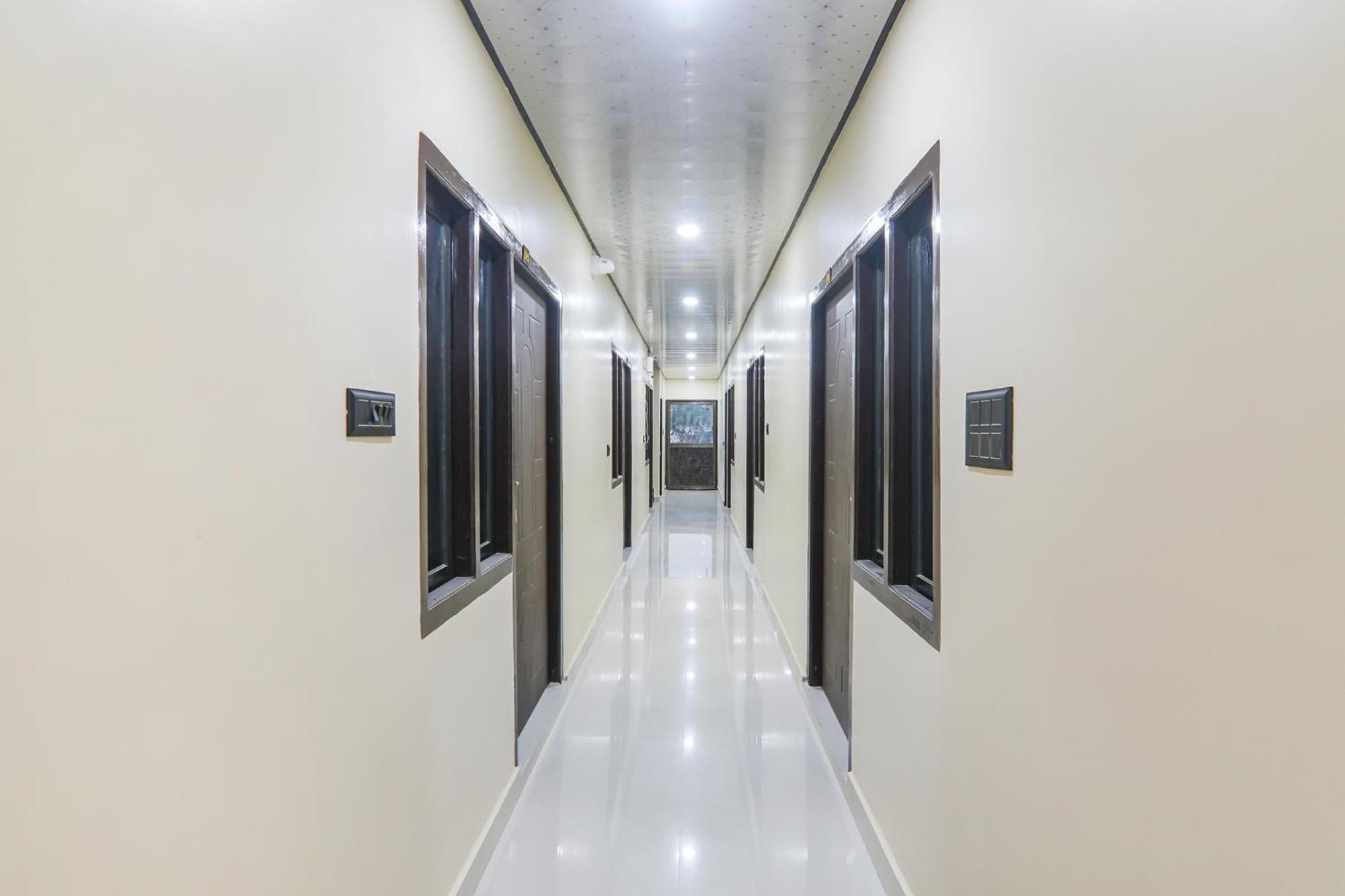 Hotel Fabexpress Awadh - 400m From Shri Ram Janam Bhumi 3*