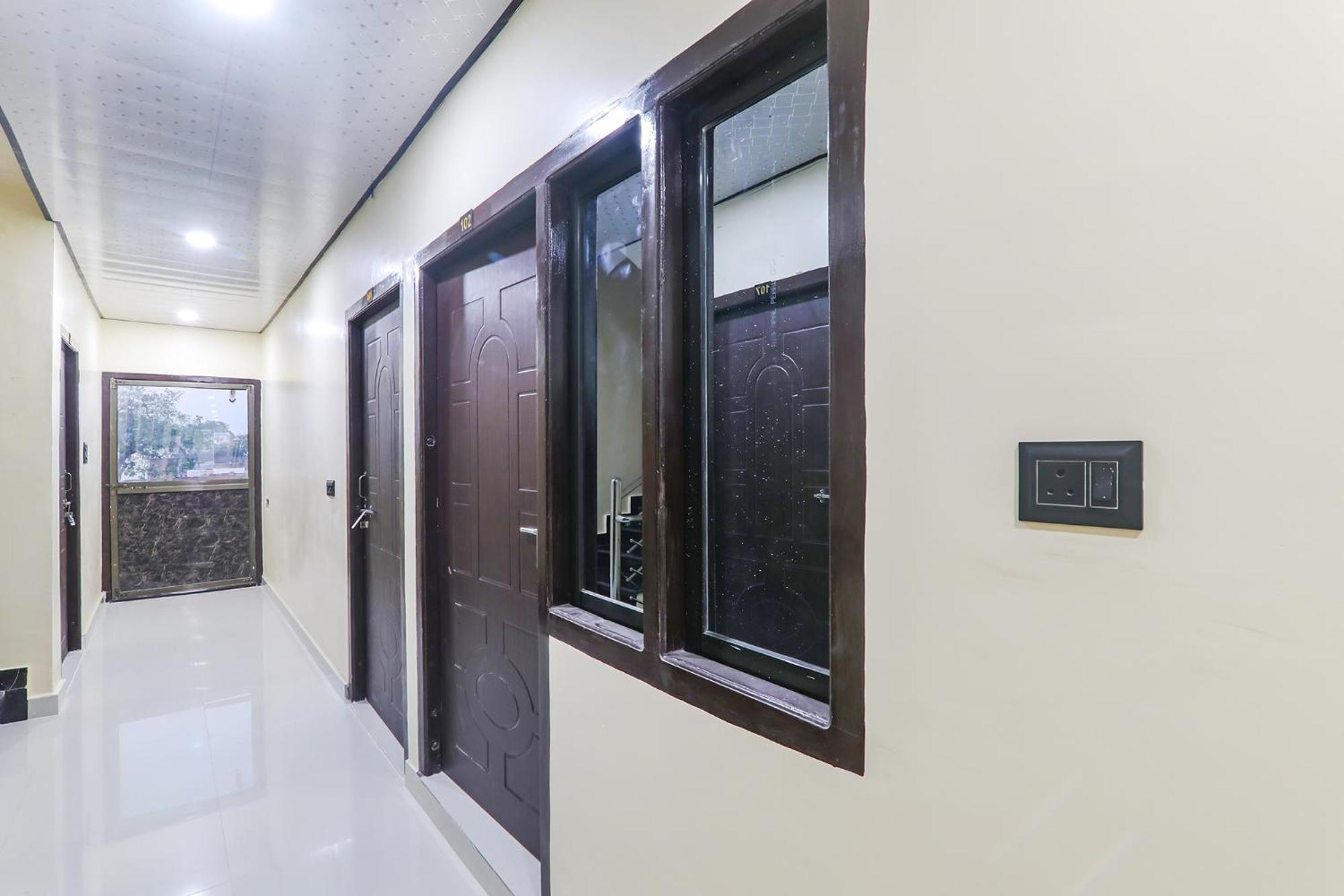Hotel Fabexpress Awadh - 400m From Shri Ram Janam Bhumi Ayodhya