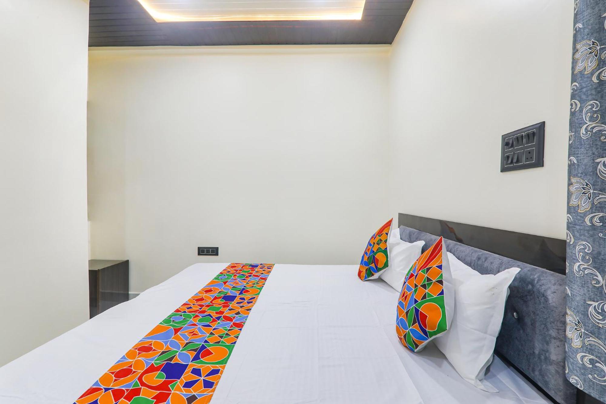 Hotel Fabexpress Awadh - 400m From Shri Ram Janam Bhumi Ayodhya