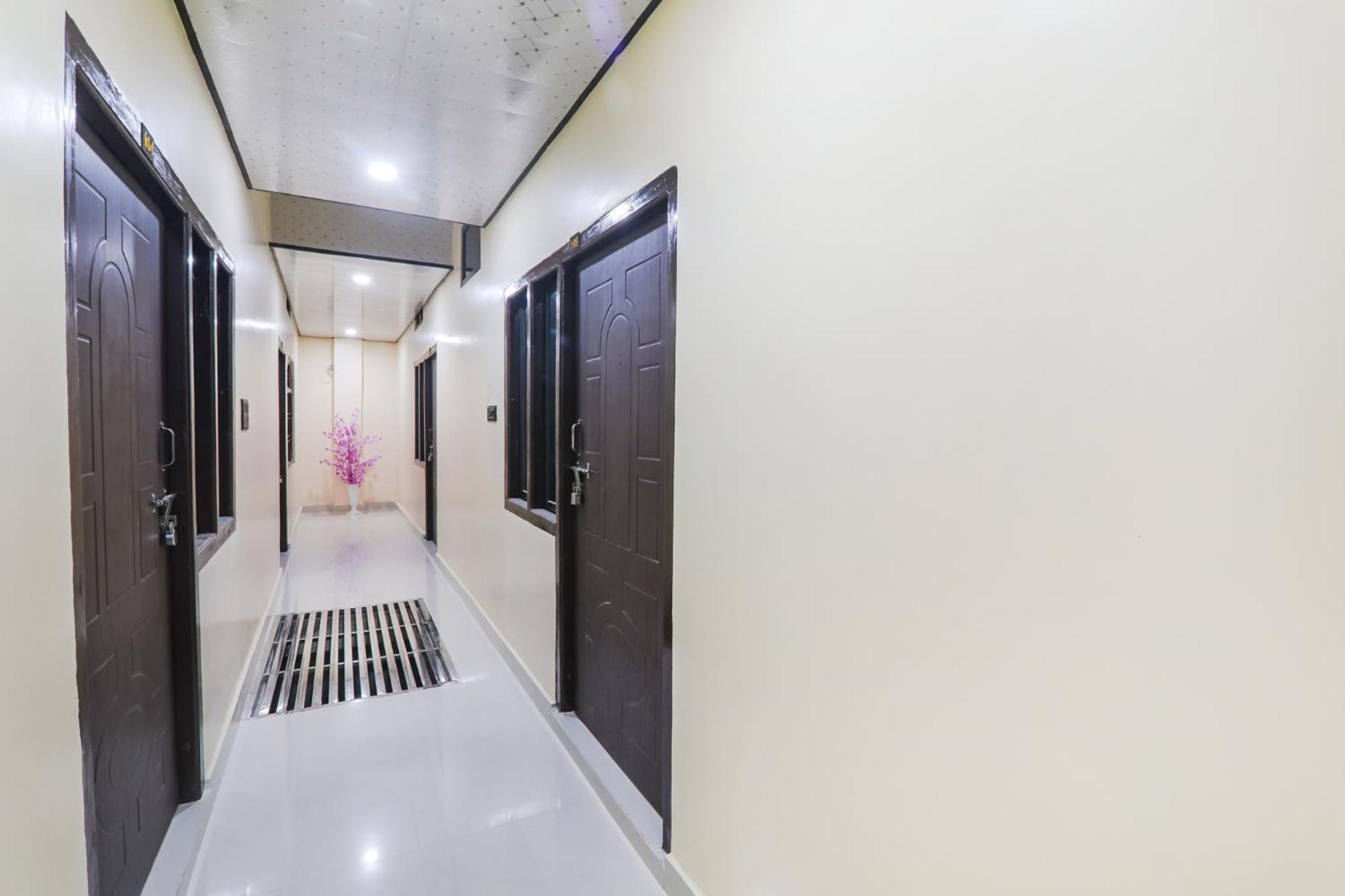 Fabexpress Awadh - 400m From Shri Ram Janam Bhumi Hotel 3*