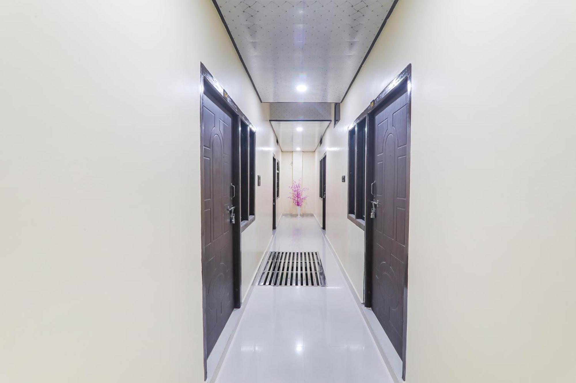 Hotel Fabexpress Awadh - 400m From Shri Ram Janam Bhumi Ayodhya