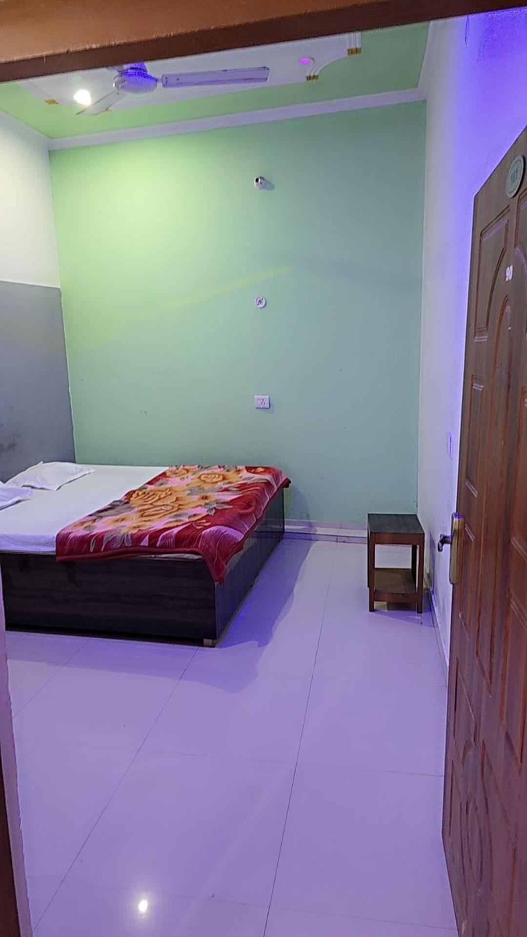 Aman Palace Guest house *