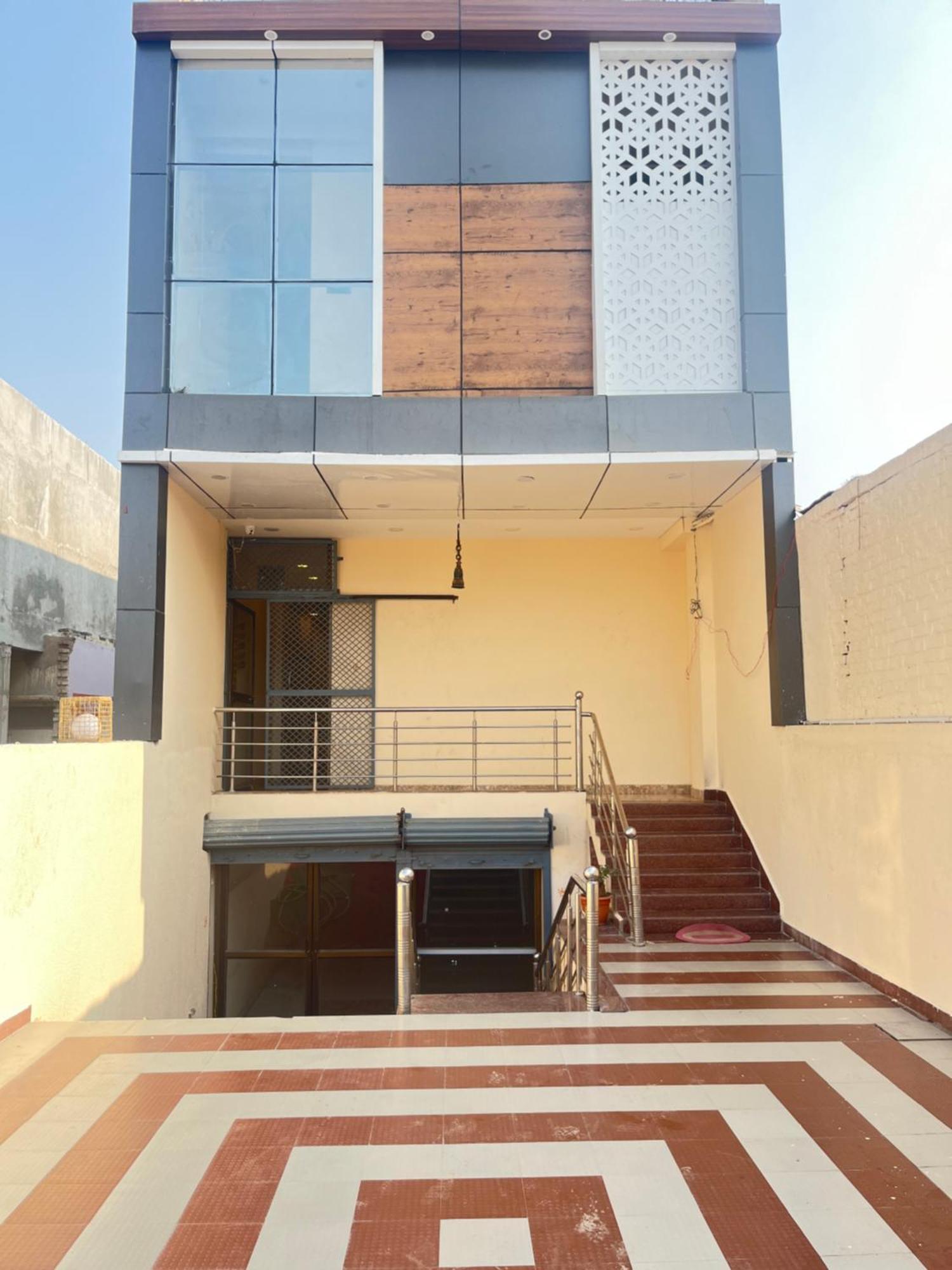 R K & Palace Near Ram Lalla Temple - 800 Meter Hotel 3*
