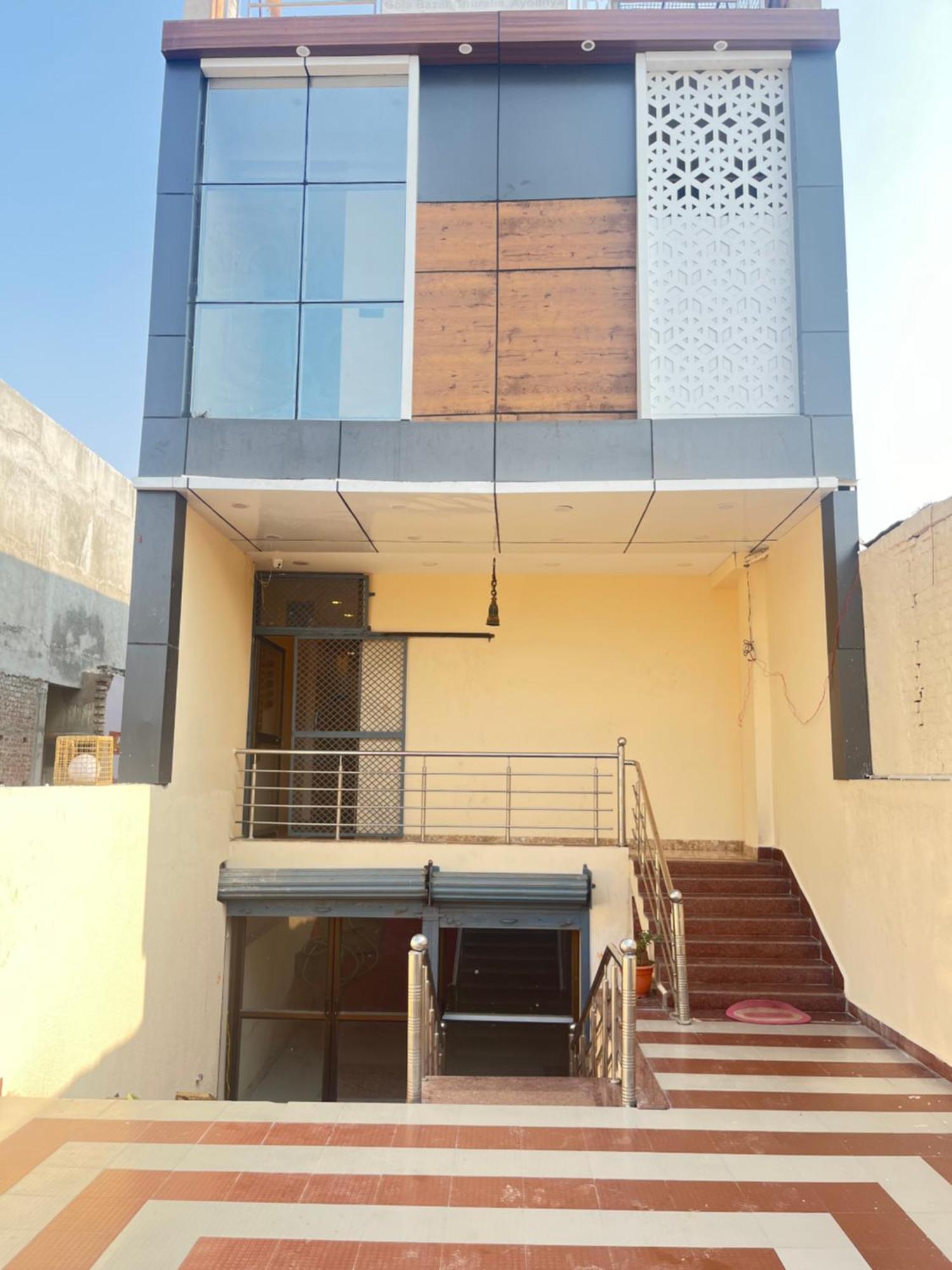 Hotel R K & Palace Near Ram Lalla Temple - 800 Meter 3*
