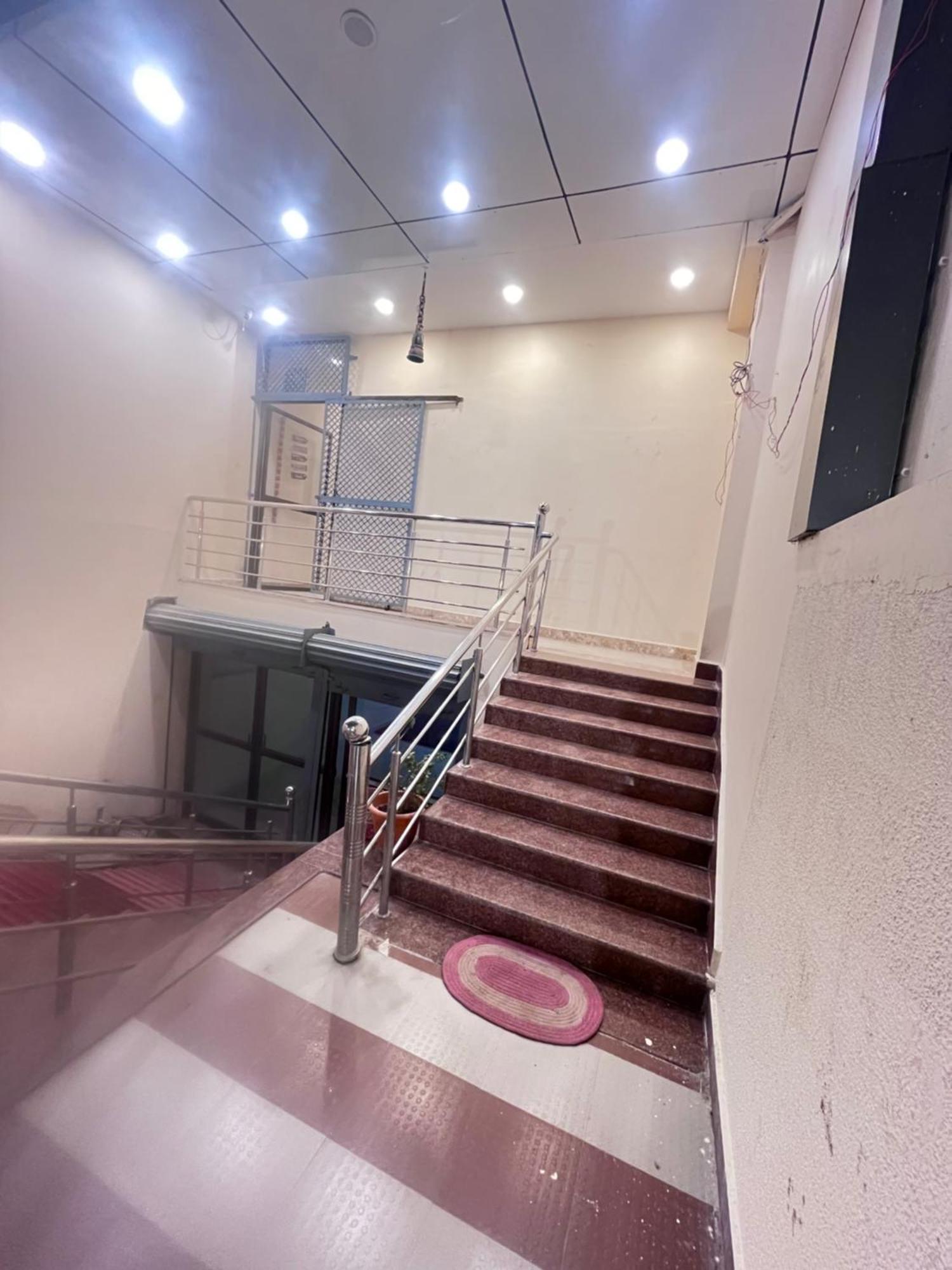 R K & Palace Near Ram Lalla Temple - 800 Meter Hotel 3*