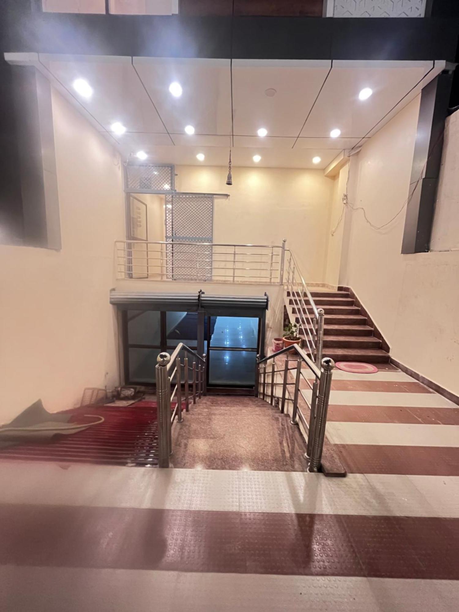 Hotel R K & Palace Near Ram Lalla Temple - 800 Meter 3*
