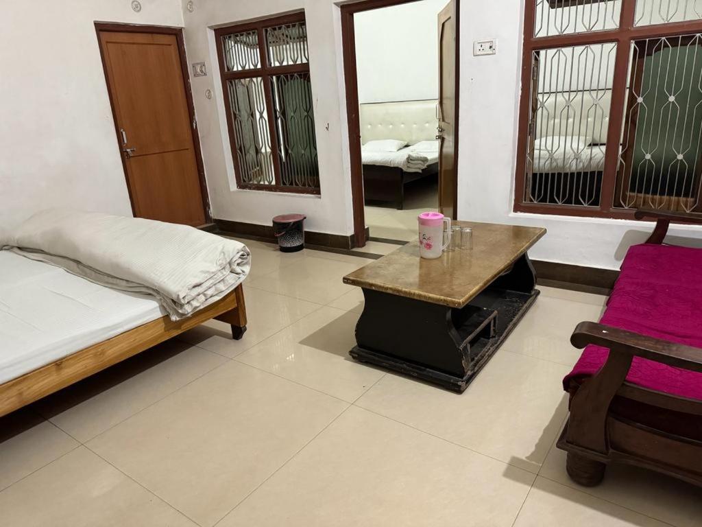 Hanumant Palace Hotel *