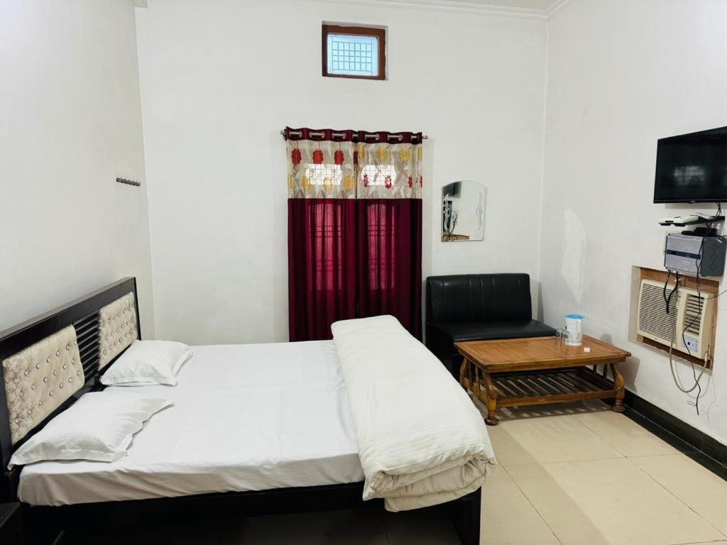 Hanumant Palace * Ayodhya