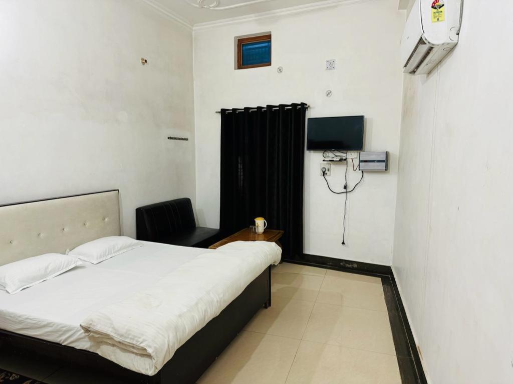 Hotel Hanumant Palace Ayodhya