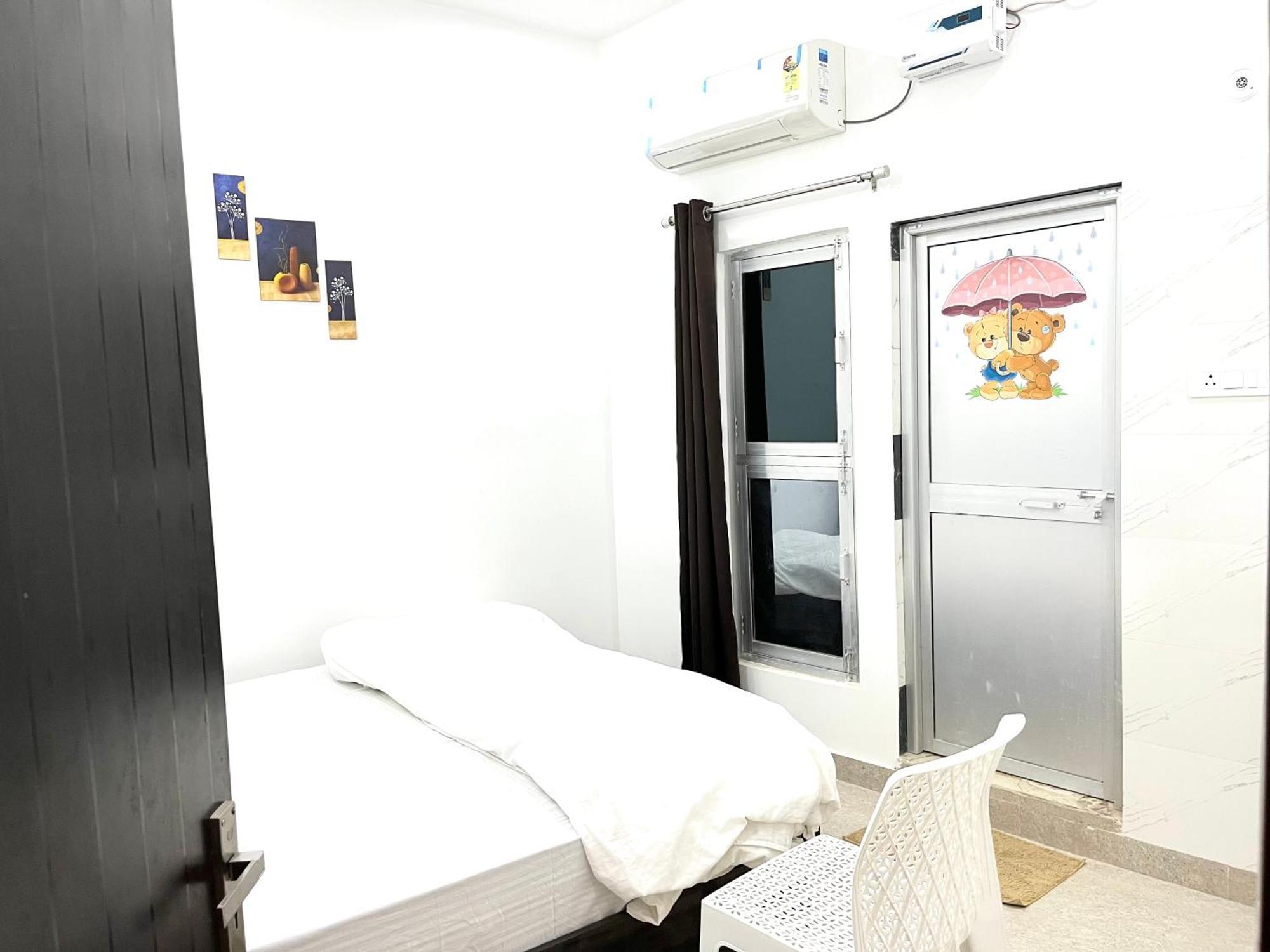 Ashoka Aashram Guest house Ayodhya