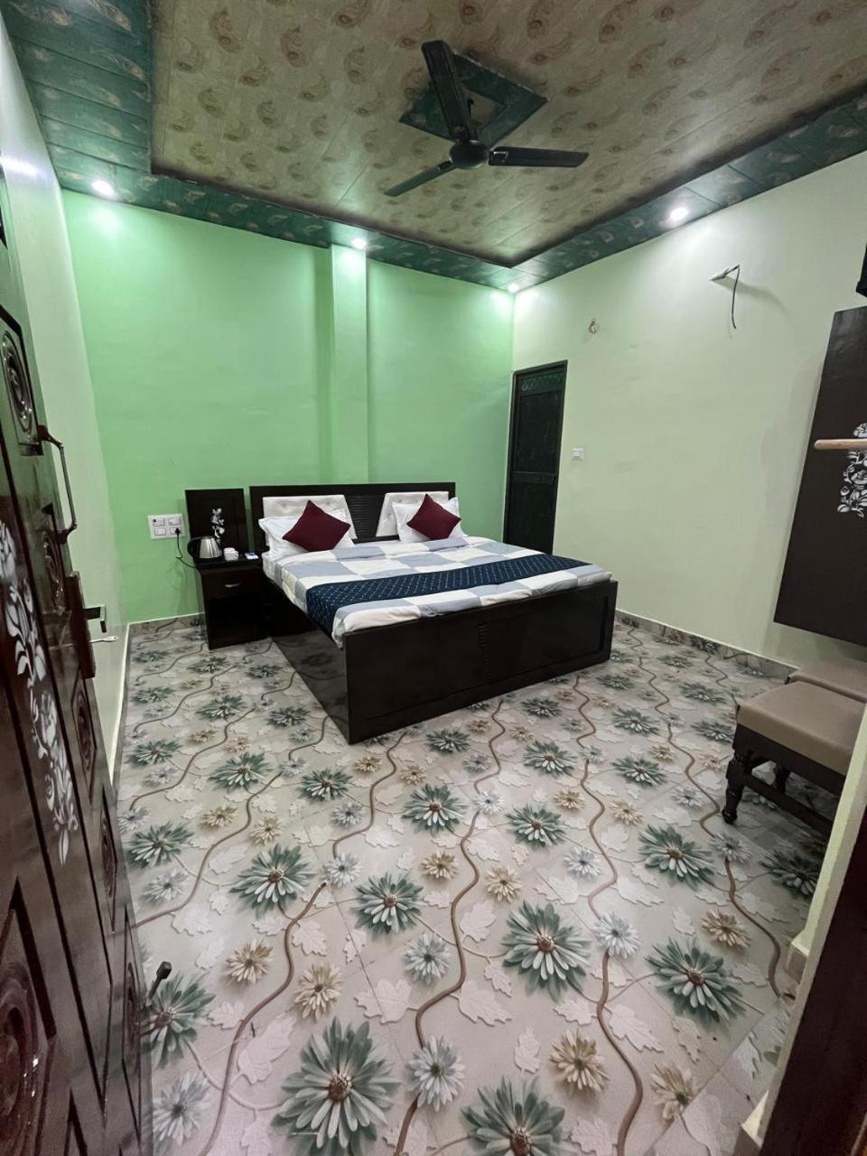 Arya Kulam Palace