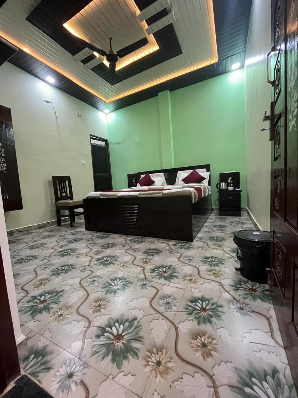 Hotel Arya Kulam Palace