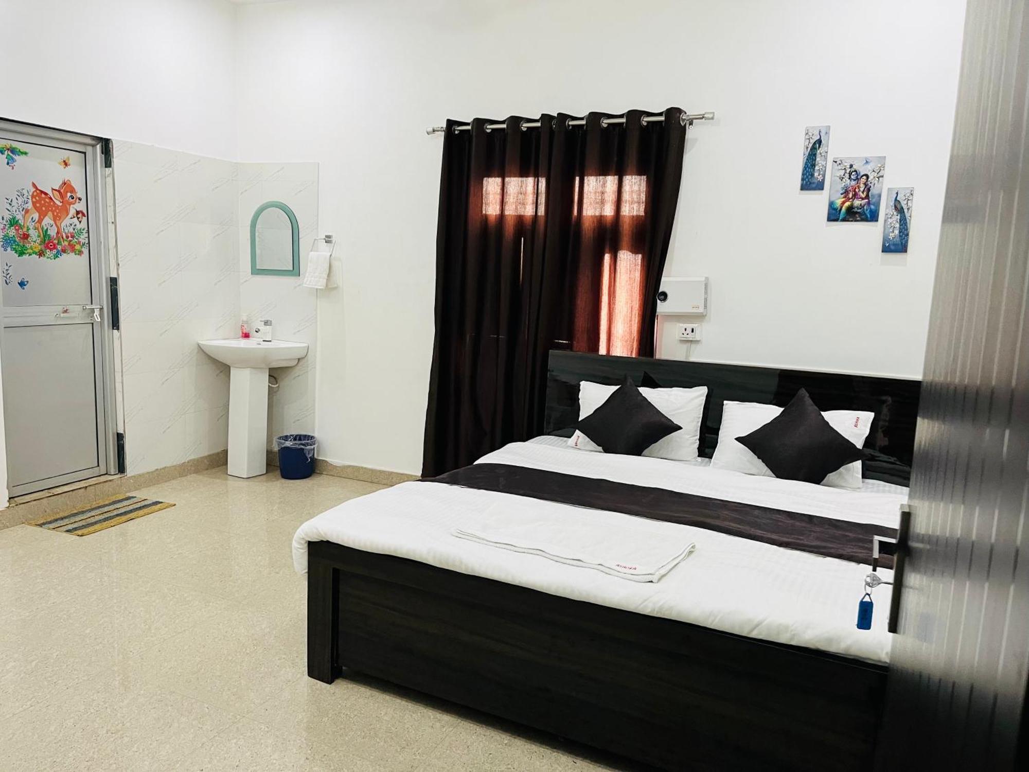 Ashoka Aashram Premium 800 Meters From Ram Mandir Guest house *