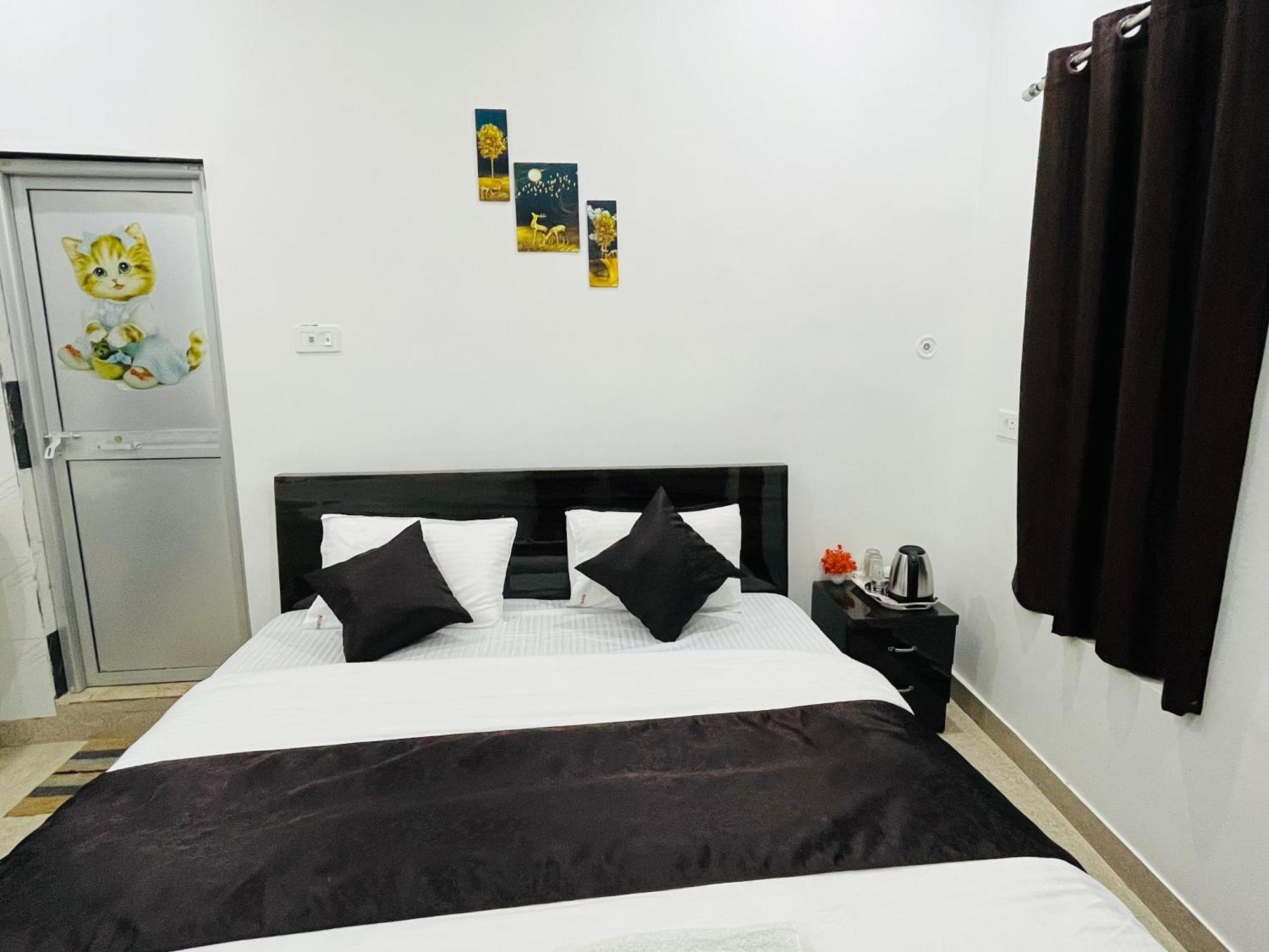 Ashoka Aashram Premium 800 Meters From Ram Mandir Guest house