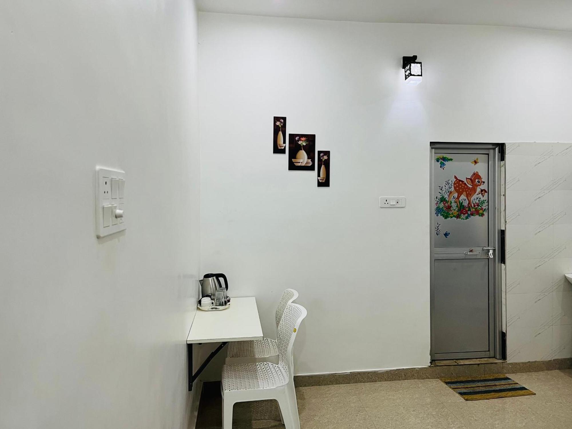 Ashoka Aashram Premium 800 Meters From Ram Mandir Guest house Ayodhya