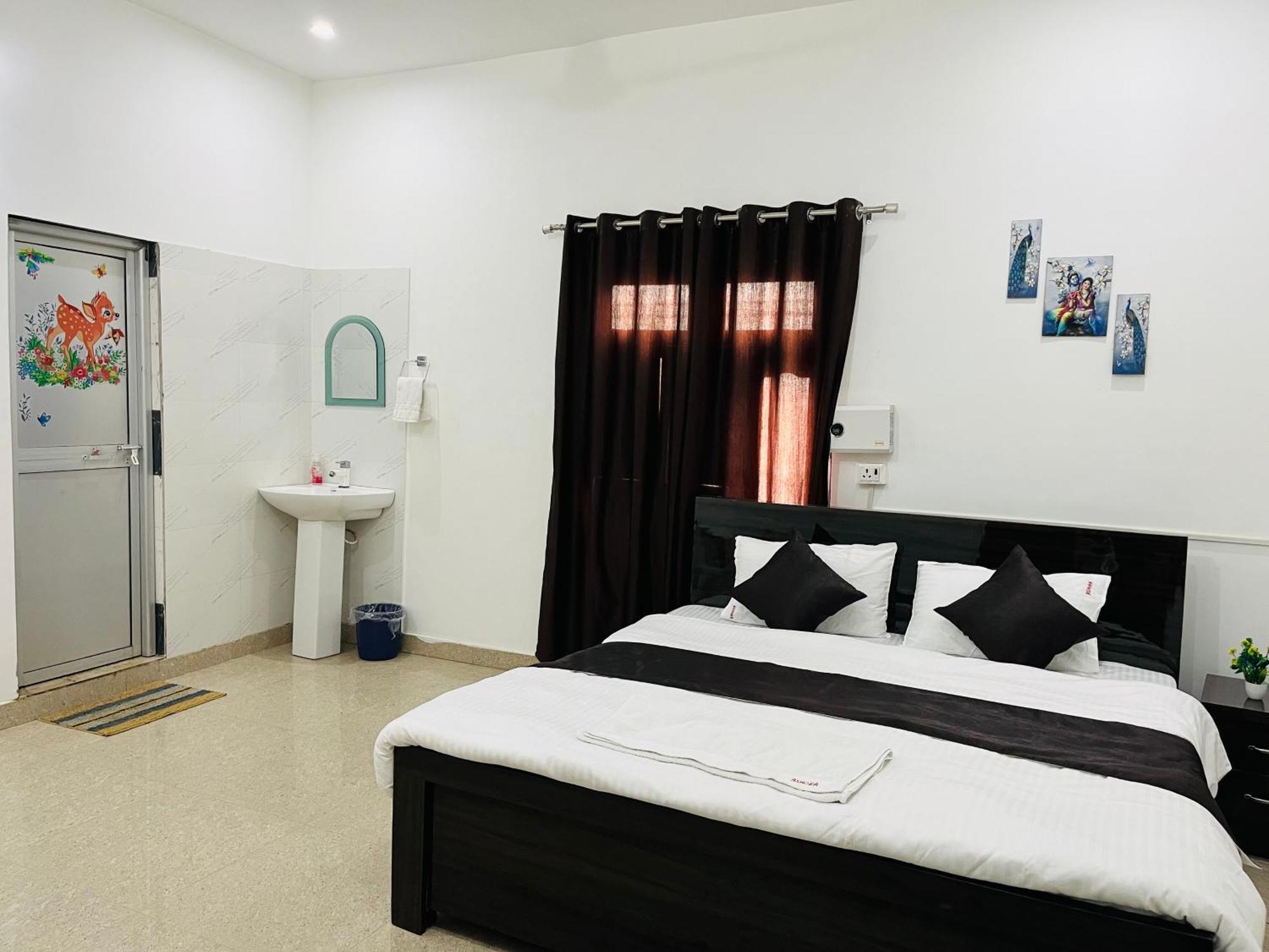 Ashoka Aashram Premium 800 Meters From Ram Mandir *