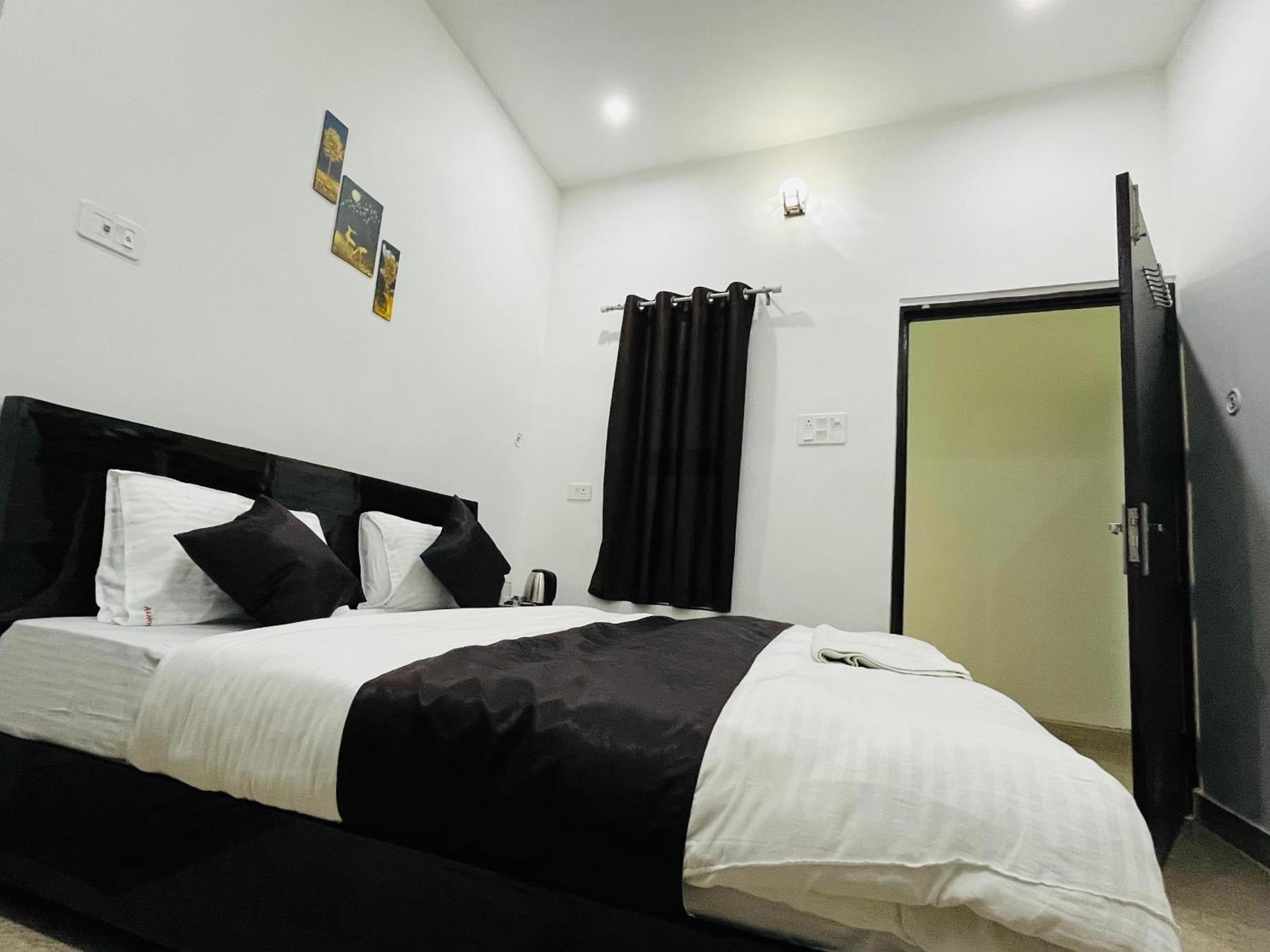 Ashoka Aashram Premium 800 Meters From Ram Mandir Guest house *