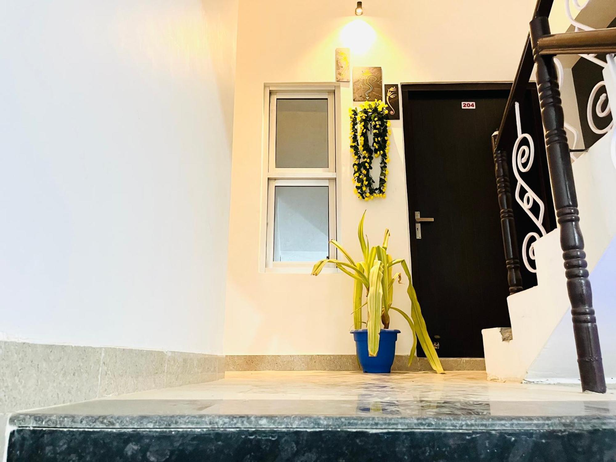 Ashoka Aashram Premium 800 Meters From Ram Mandir *